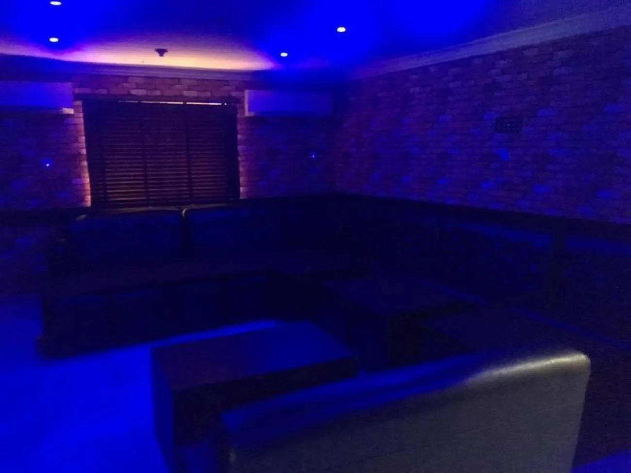 Restaurant/places to eat in Mayors & Diplomats Suites Opebi