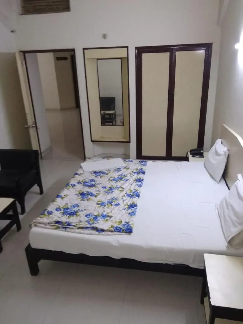 Budget Double Room in Park Palace