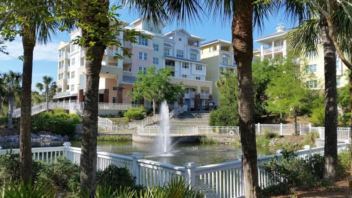 Restaurant/places to eat in Elegant 3 BR 3 BA Wild Dunes Gated Resort Villa with 2 Golf Courses, Beach and Pool