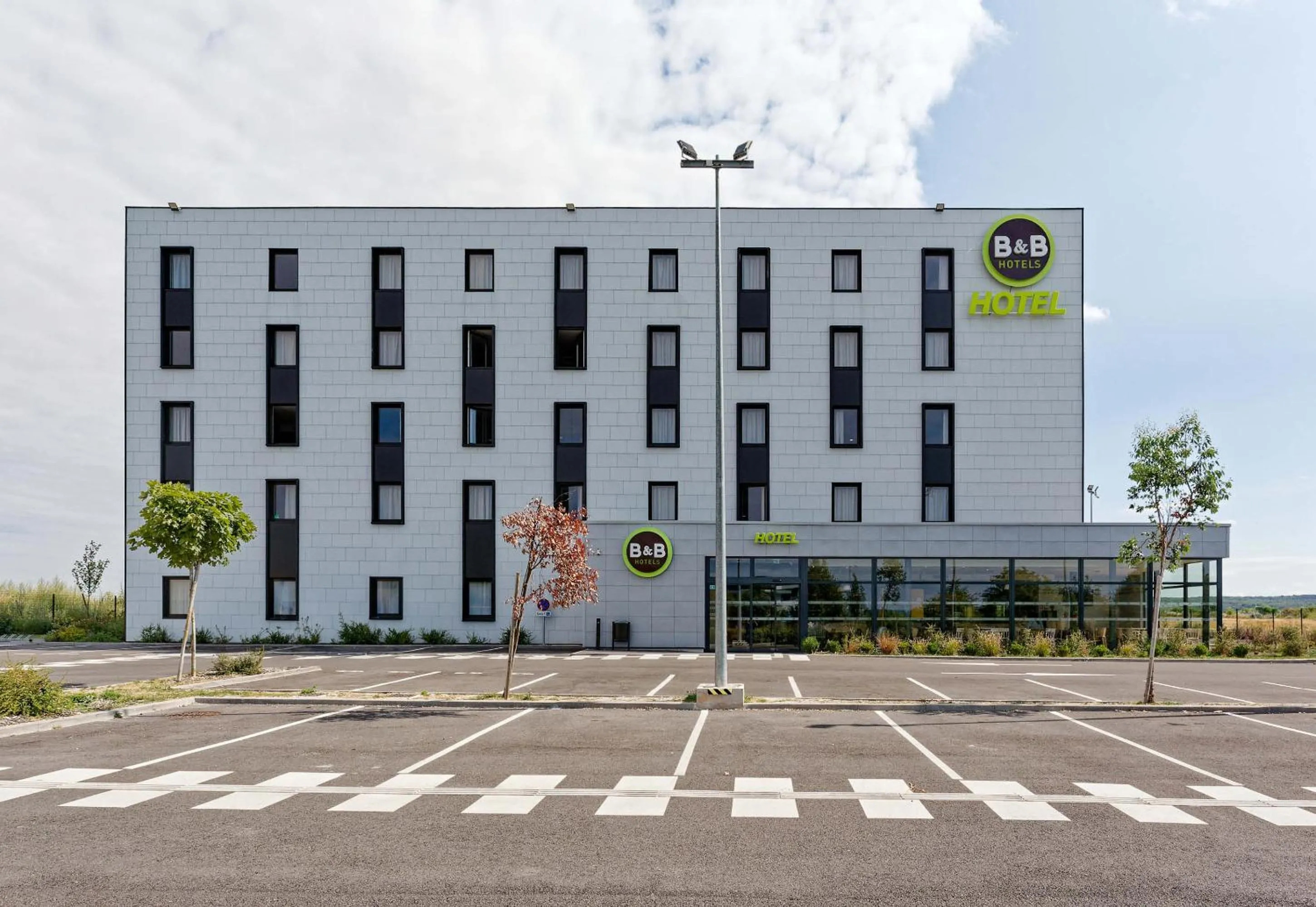 Property building in B&B HOTEL Reims Croix Blandin