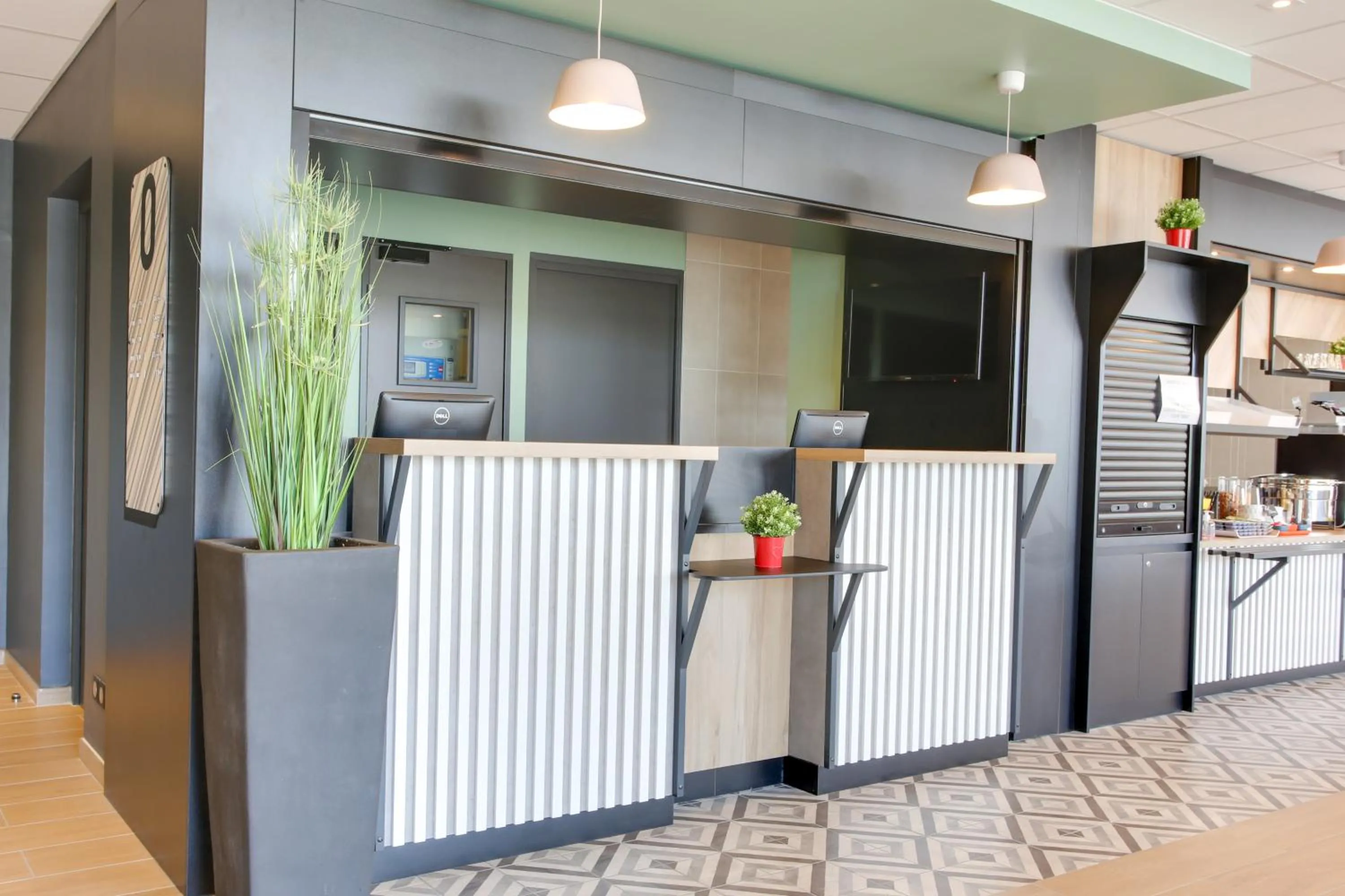 Lobby or reception in B&B HOTEL Reims Croix Blandin