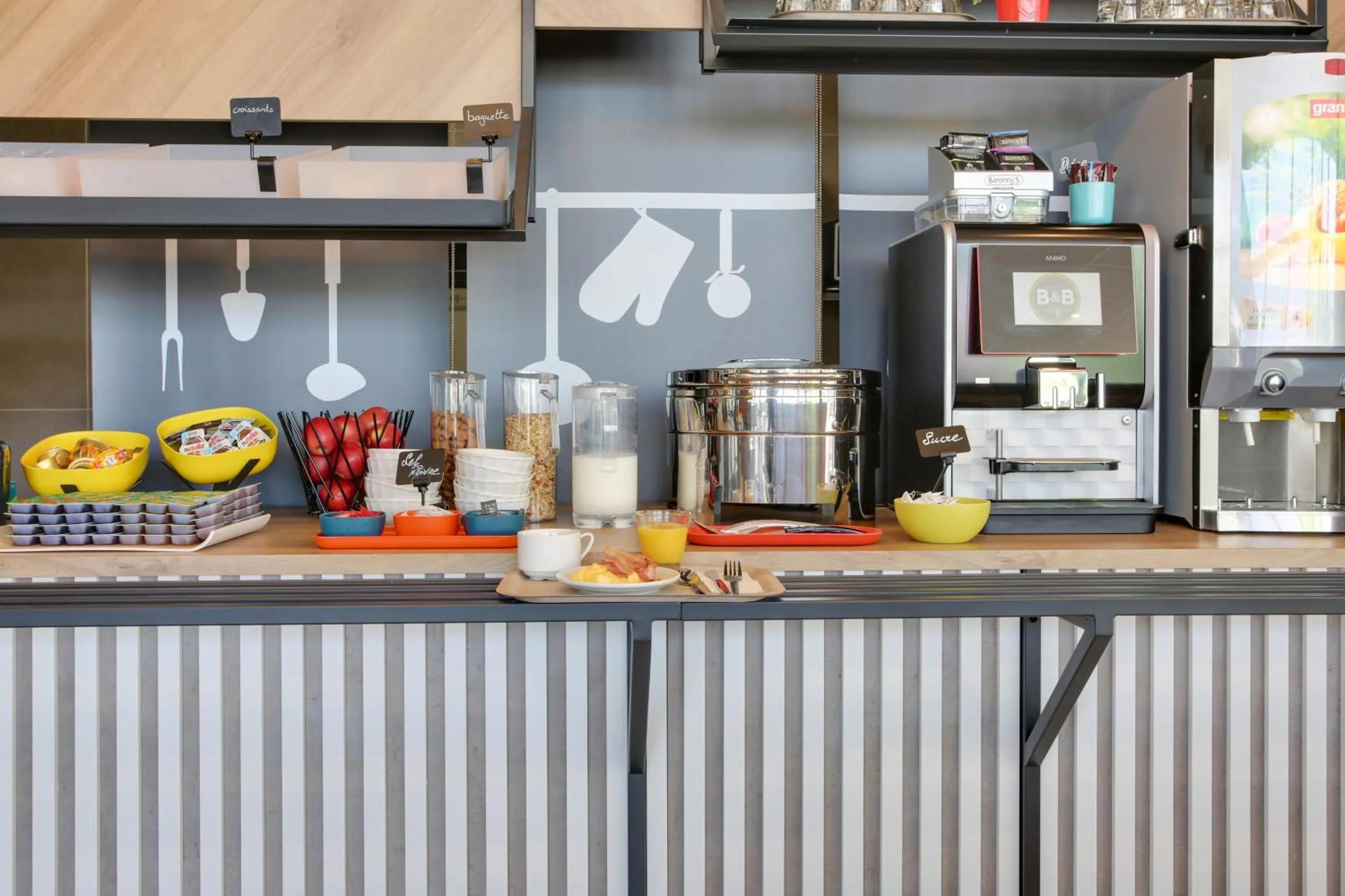 Breakfast in B&B HOTEL Reims Croix Blandin