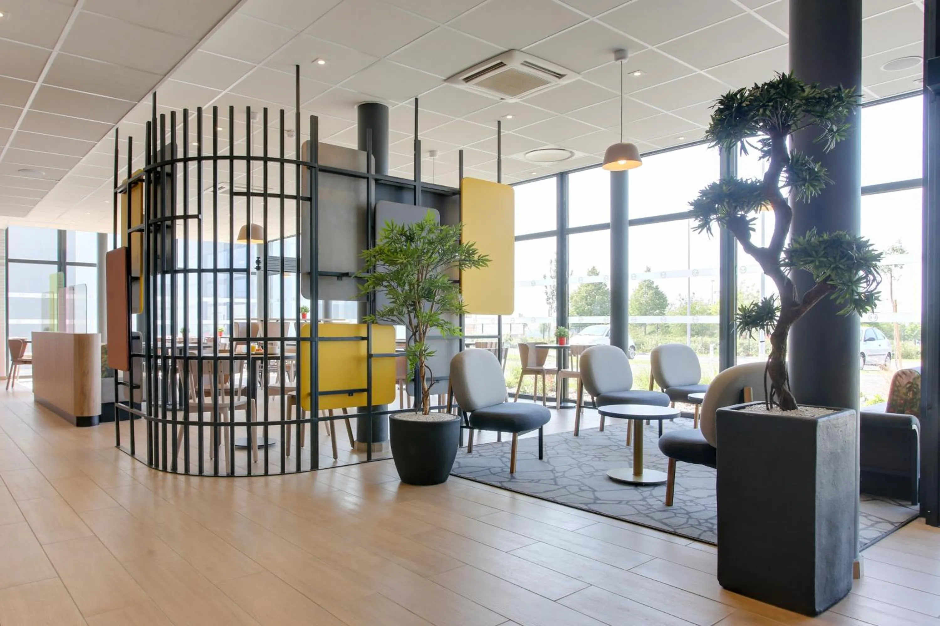 Lobby or reception in B&B HOTEL Reims Croix Blandin
