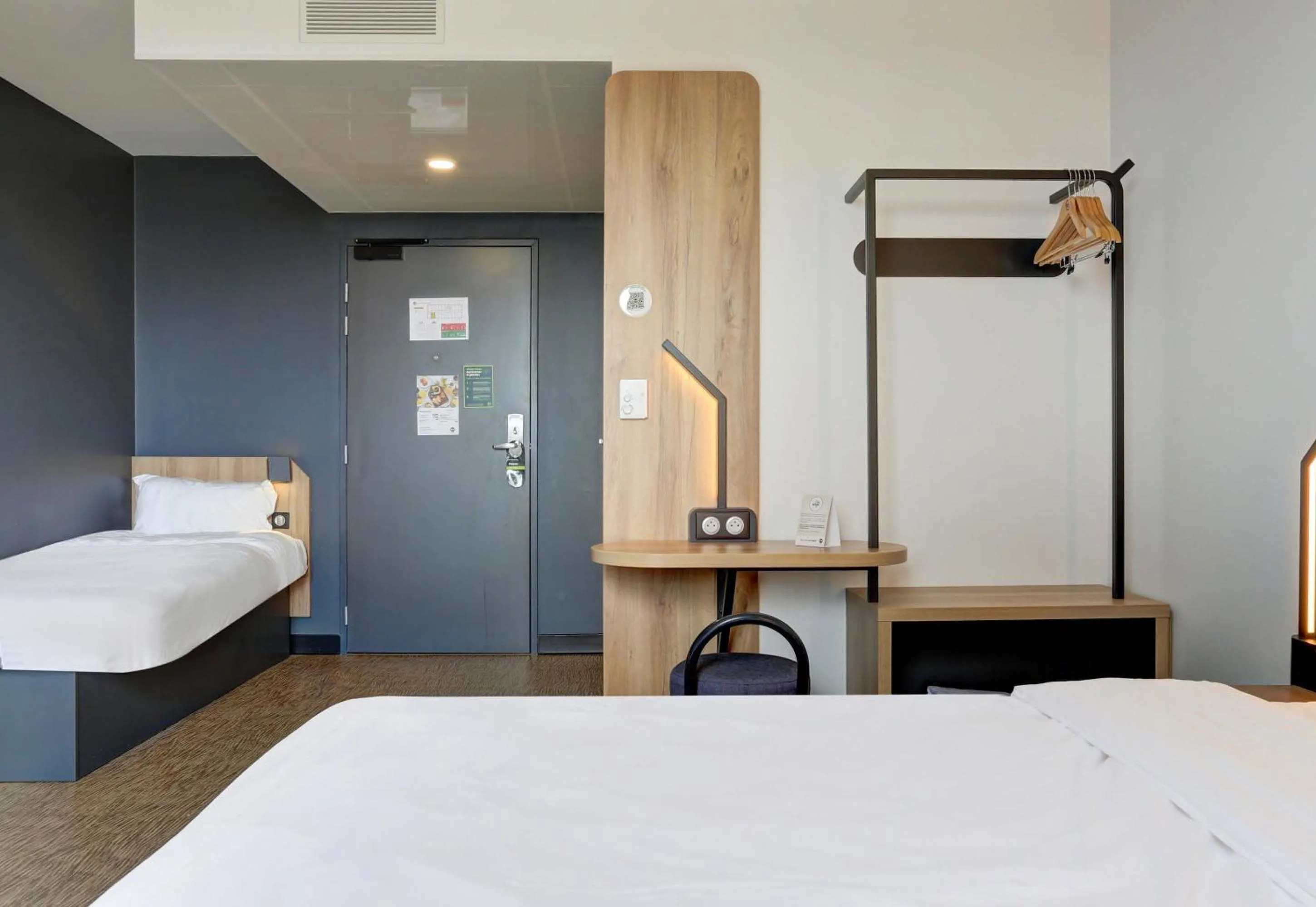 Bedroom, Bed in B&B HOTEL Reims Croix Blandin