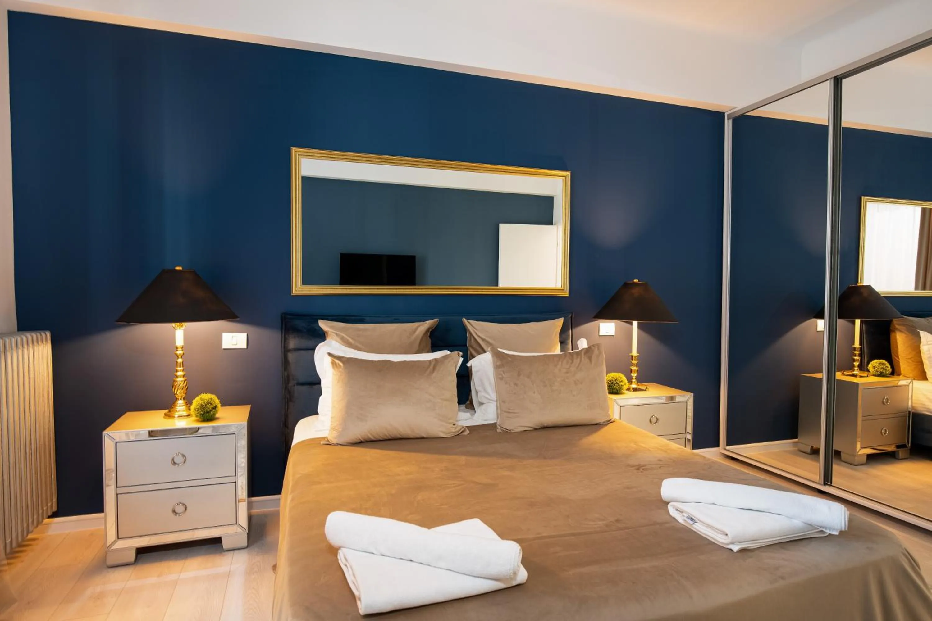 Bed in Metropole Apartments Studio Old City