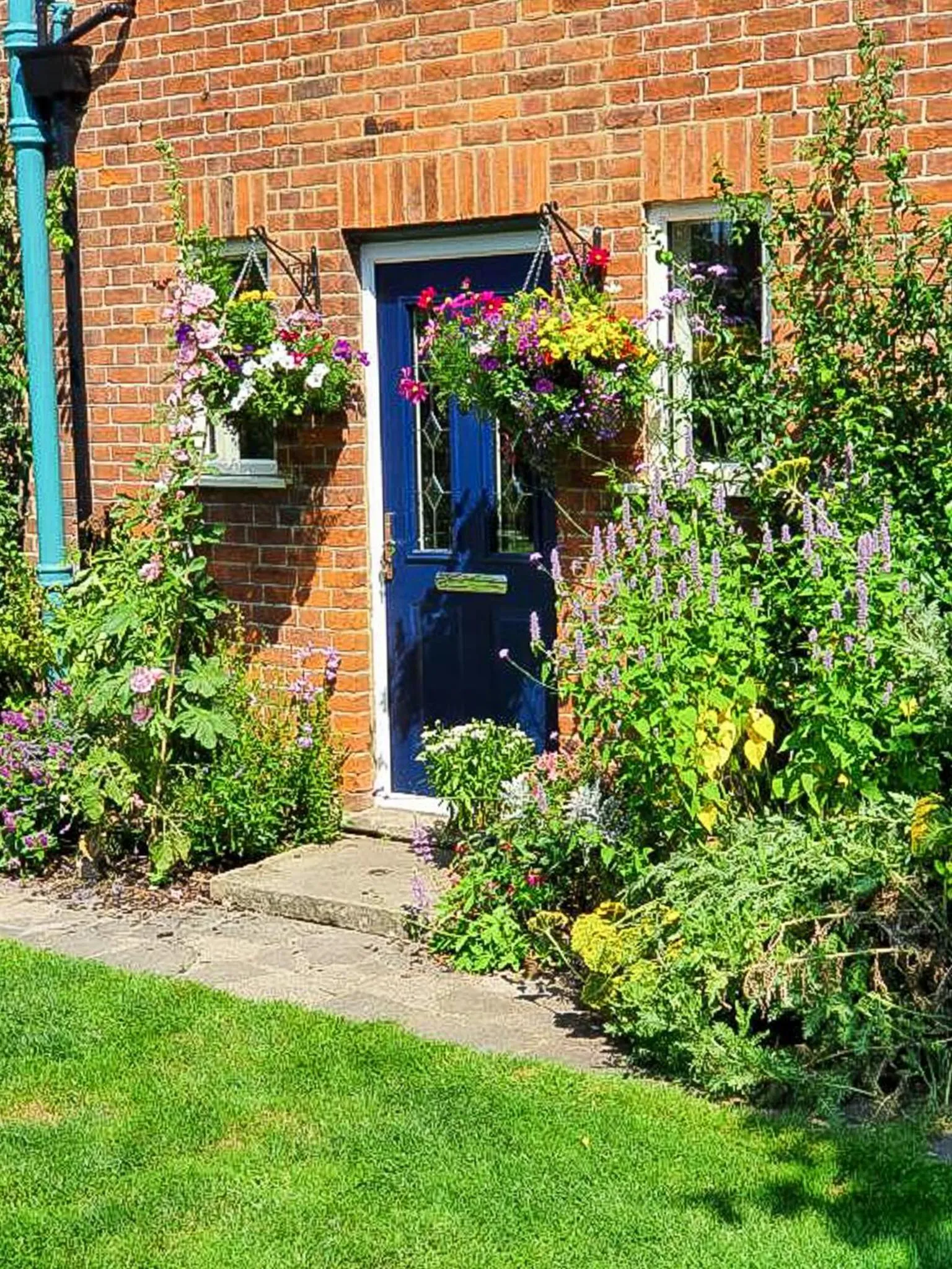 Facade/entrance in The Lodge Stanwell