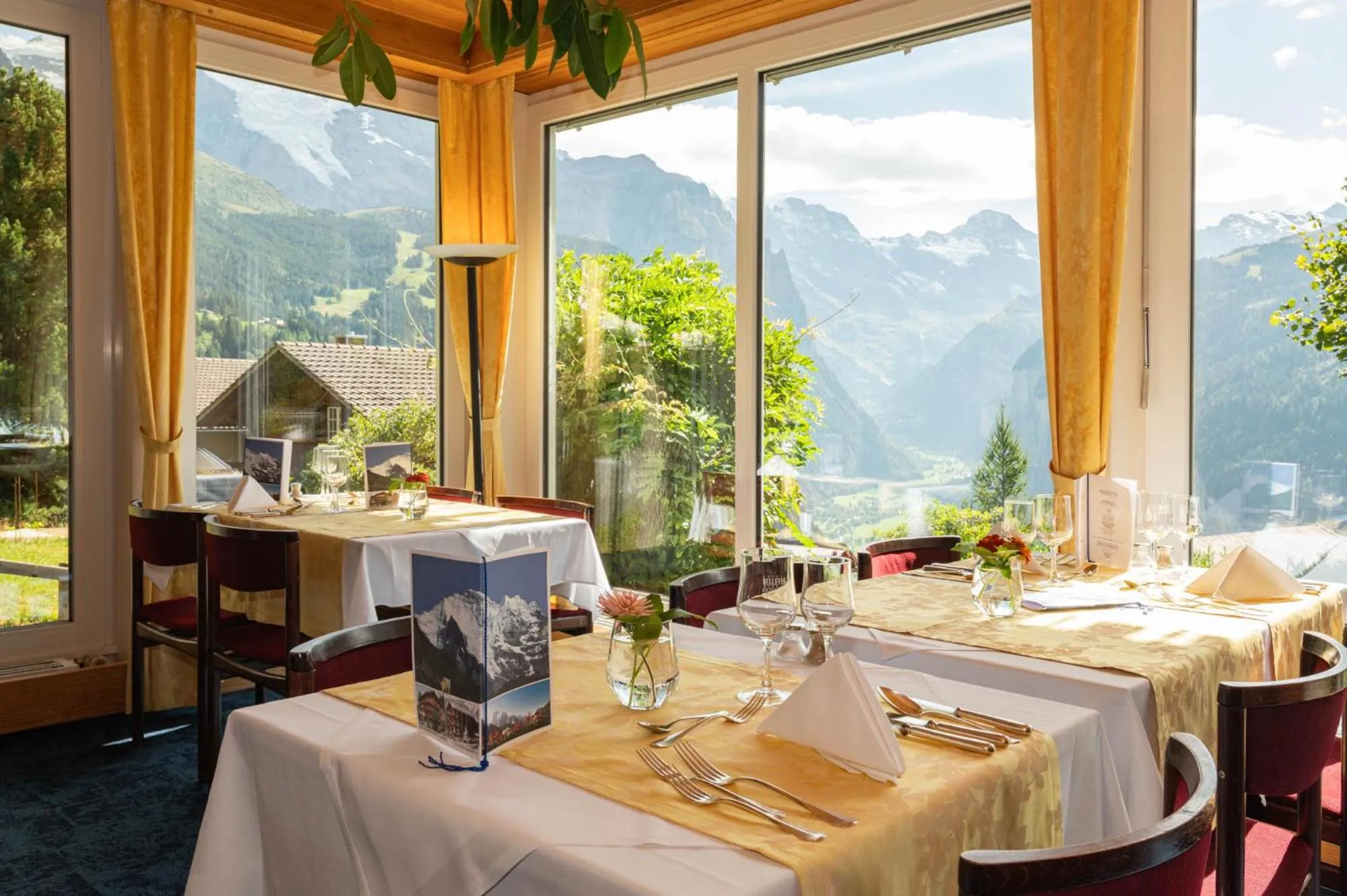 Restaurant/places to eat in Hotel Bellevue - Traditional Swiss Hideaway