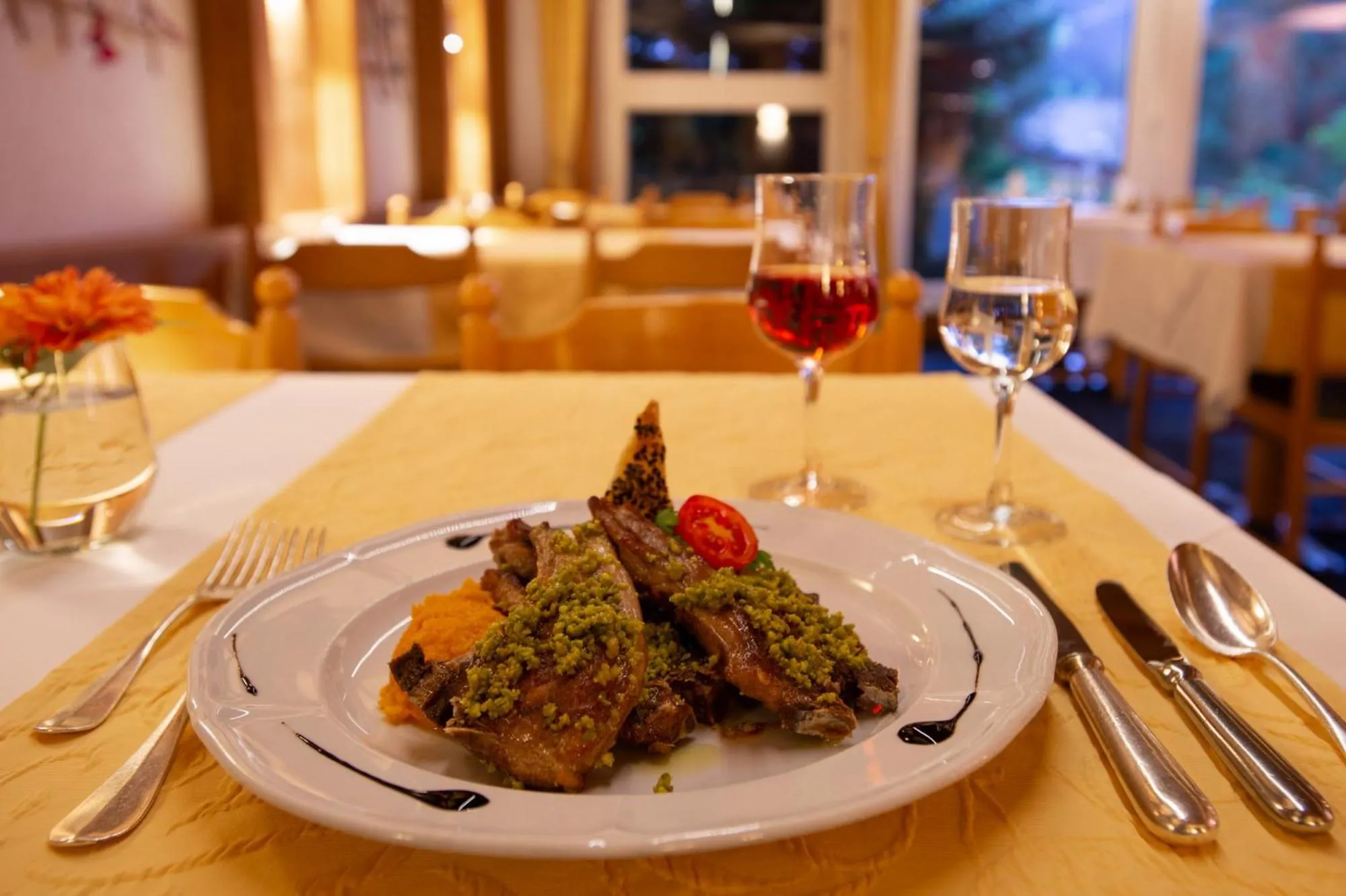 Restaurant/places to eat in Hotel Bellevue - Traditional Swiss Hideaway