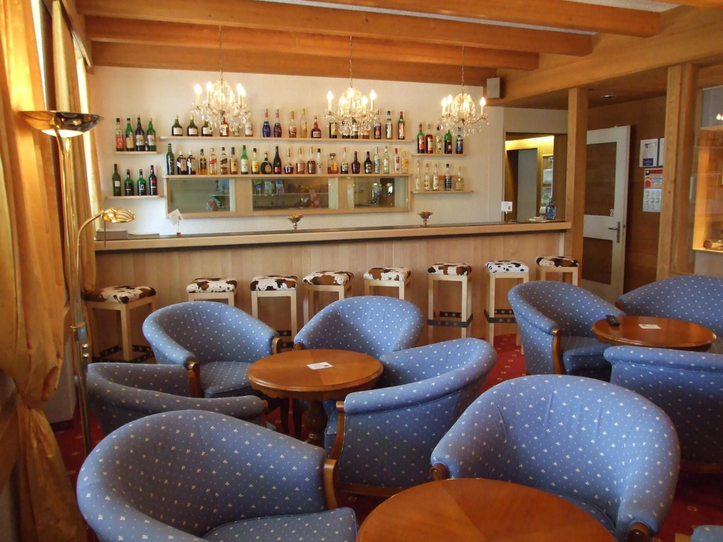 Lounge or bar in Hotel Bellevue - Traditional Swiss Hideaway