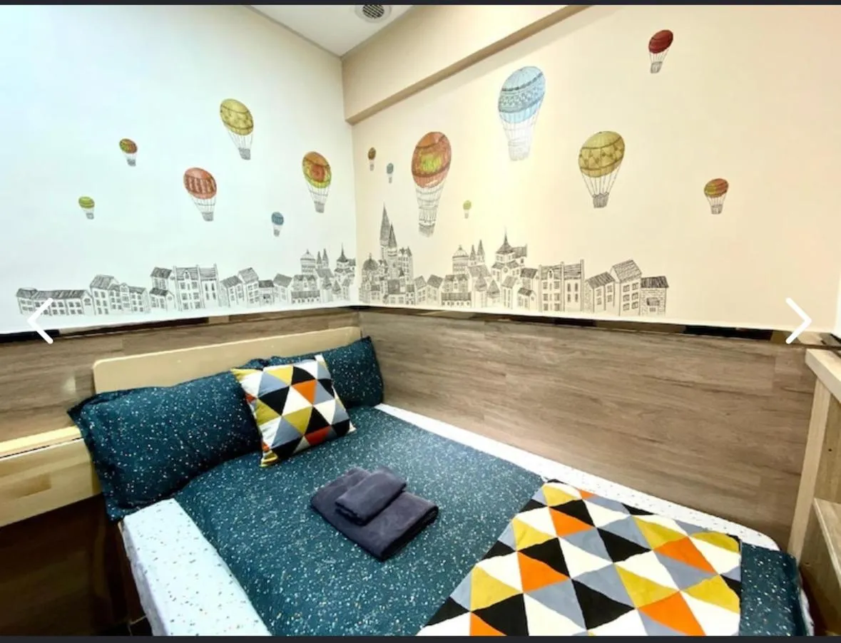 Bed in Royal Paris Guest House 皇家巴黎賓館