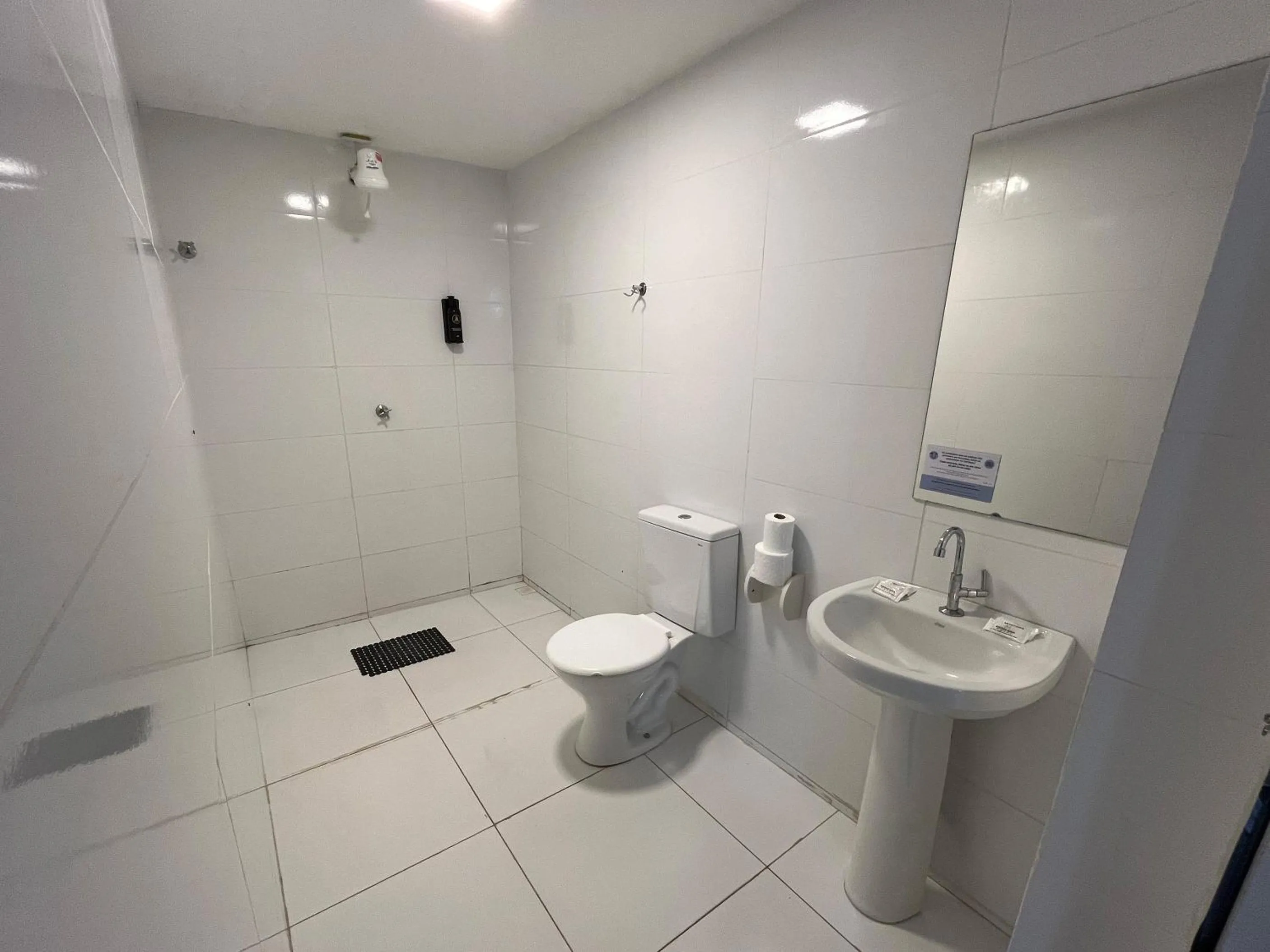 Bathroom in Hotel Montana Aeroporto by Bsb Inn