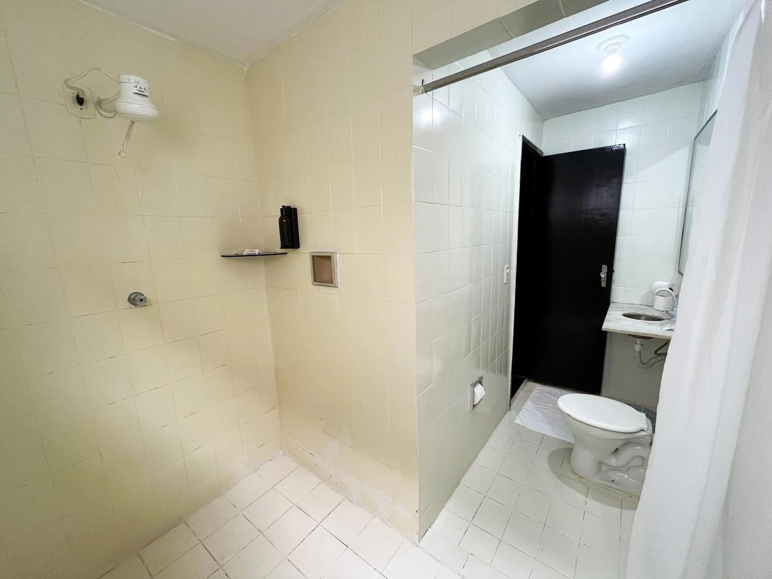 Bathroom in Hotel Montana Aeroporto by Bsb Inn