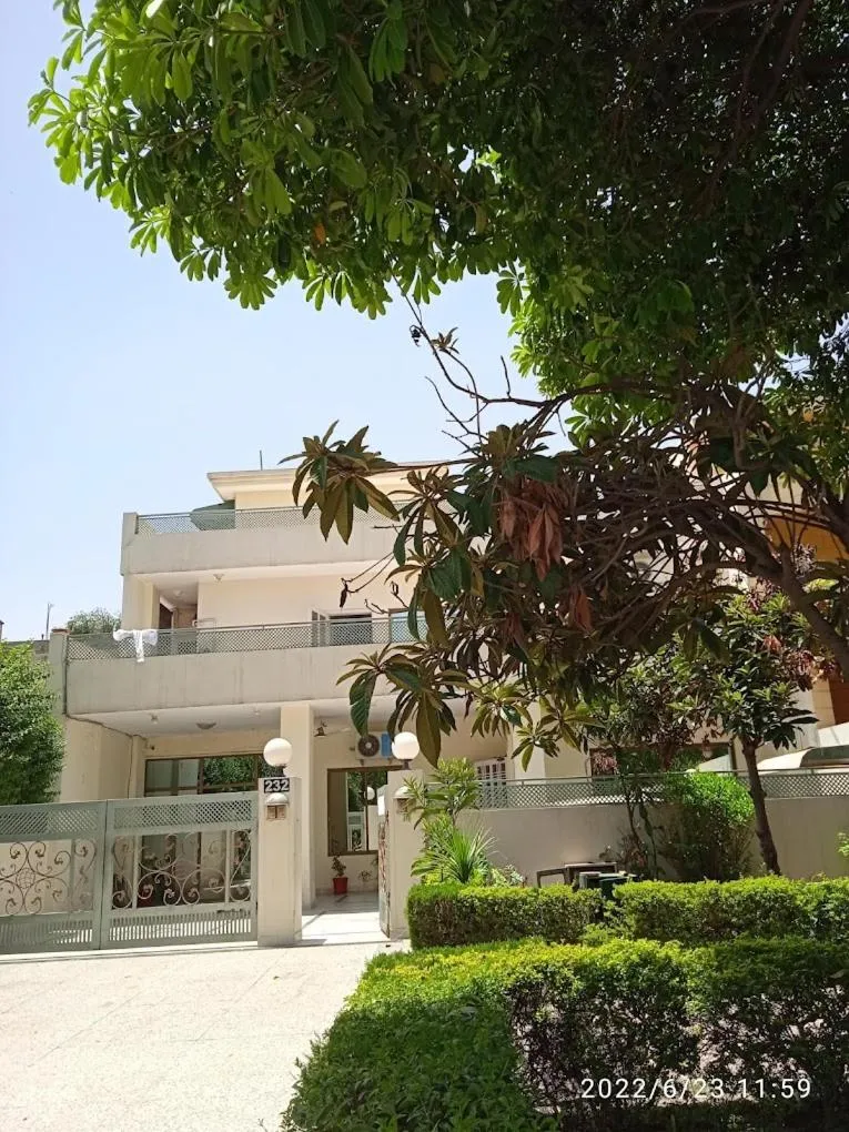ButtLodges - 1