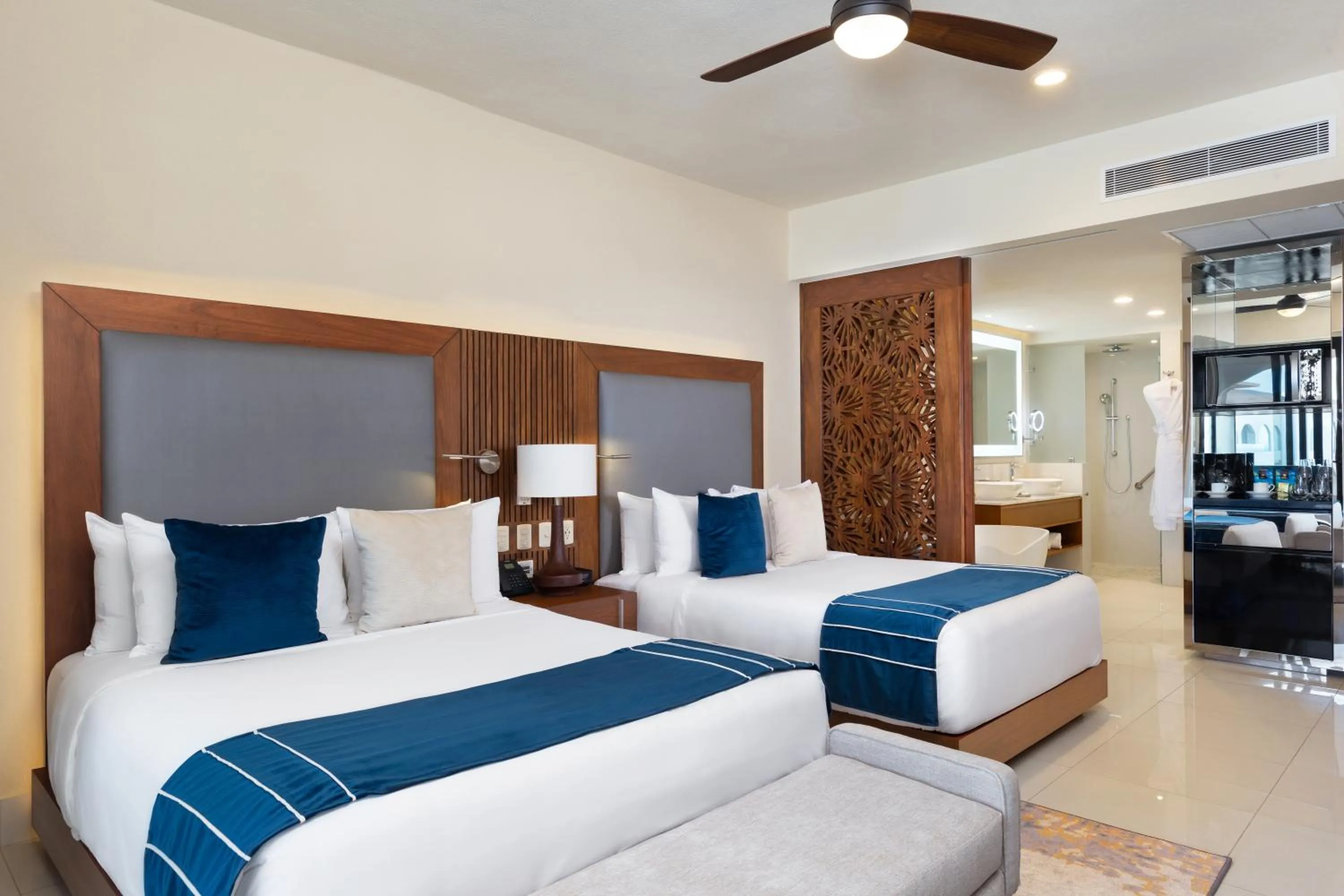 Coffee/tea facilities, Bed in Villa La Valencia Beach Resort & Spa Los Cabos