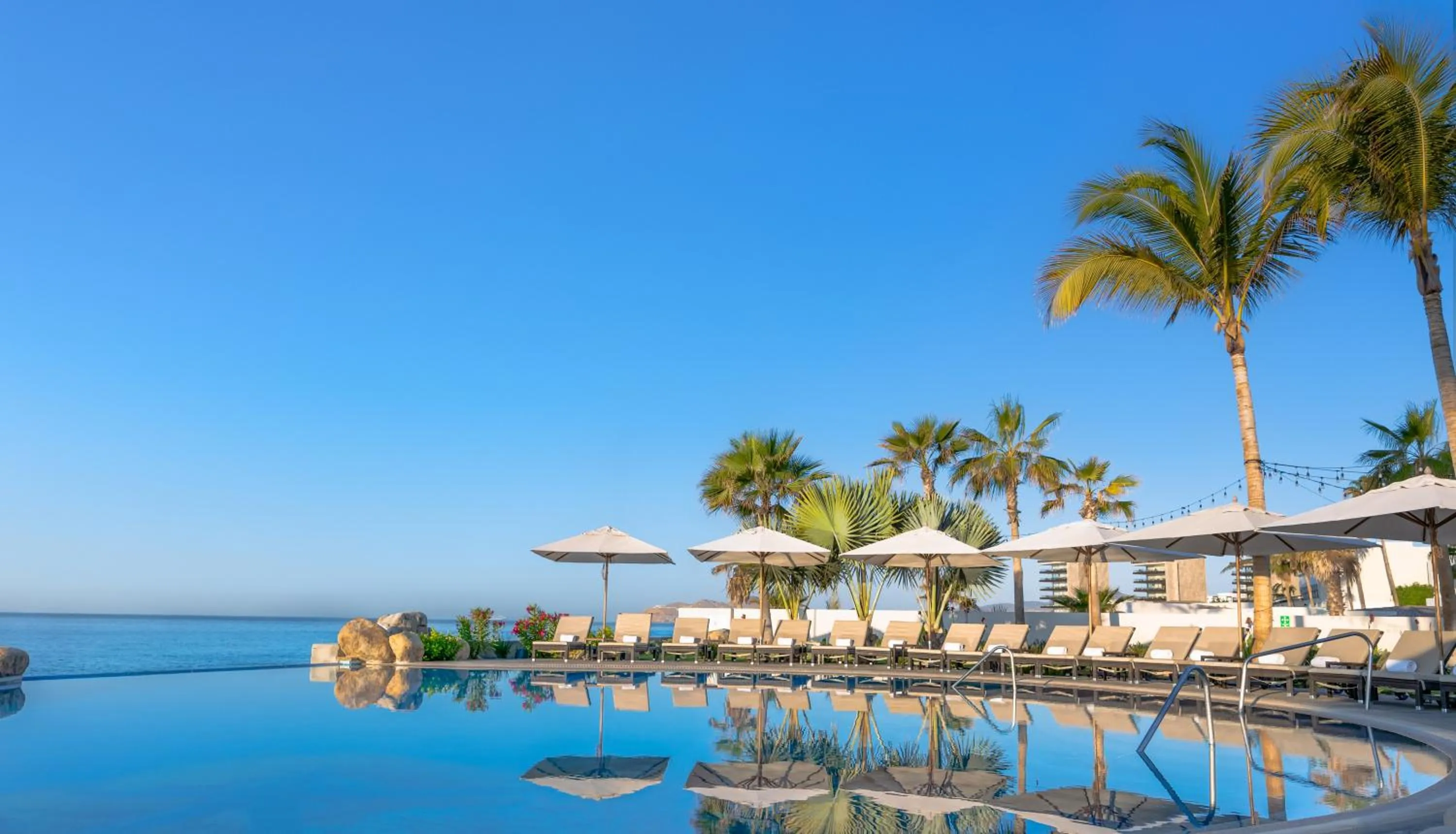 Swimming pool in Villa La Valencia Beach Resort & Spa Los Cabos