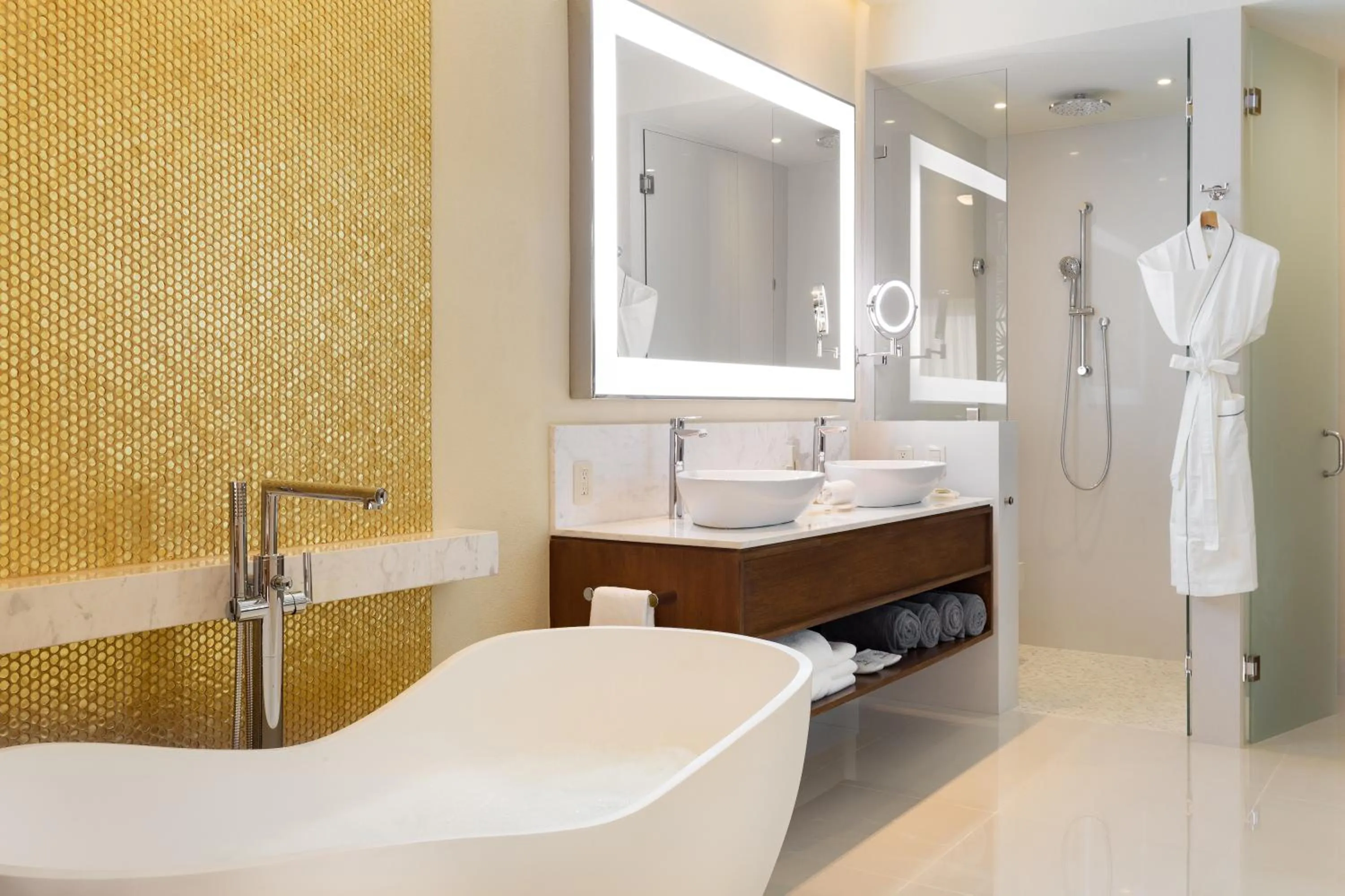 Toilet in Villa La Valencia Beach Resort & Spa Los Cabos