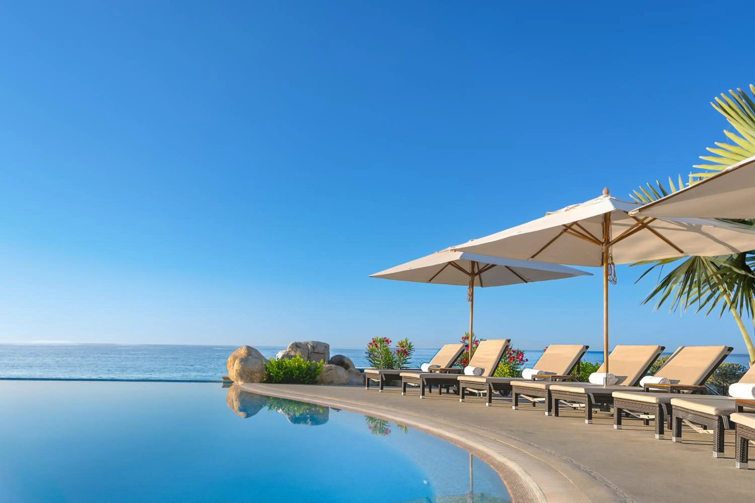 Swimming pool in Villa La Valencia Beach Resort & Spa Los Cabos