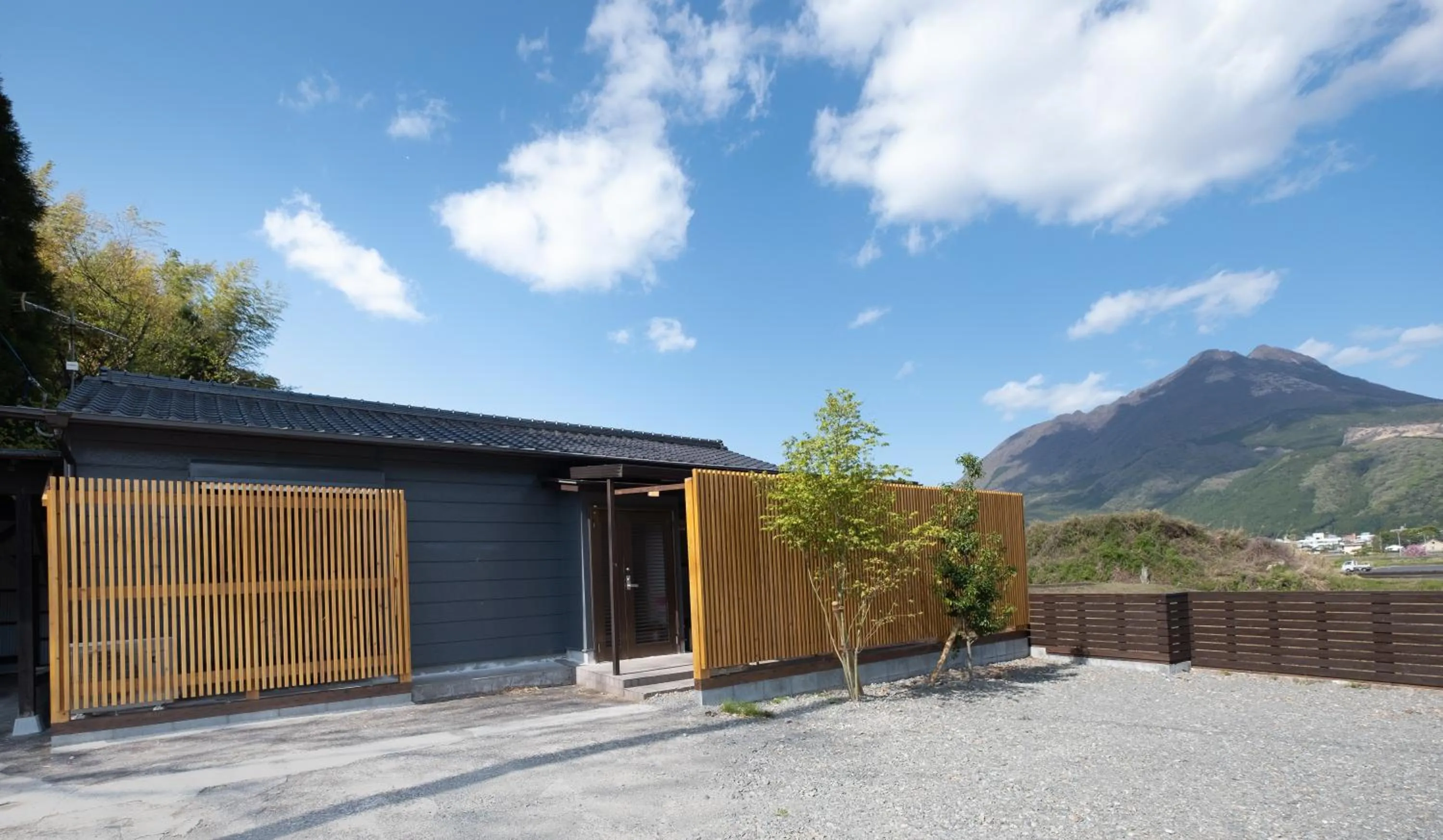 Property building in Cominka Yufuin
