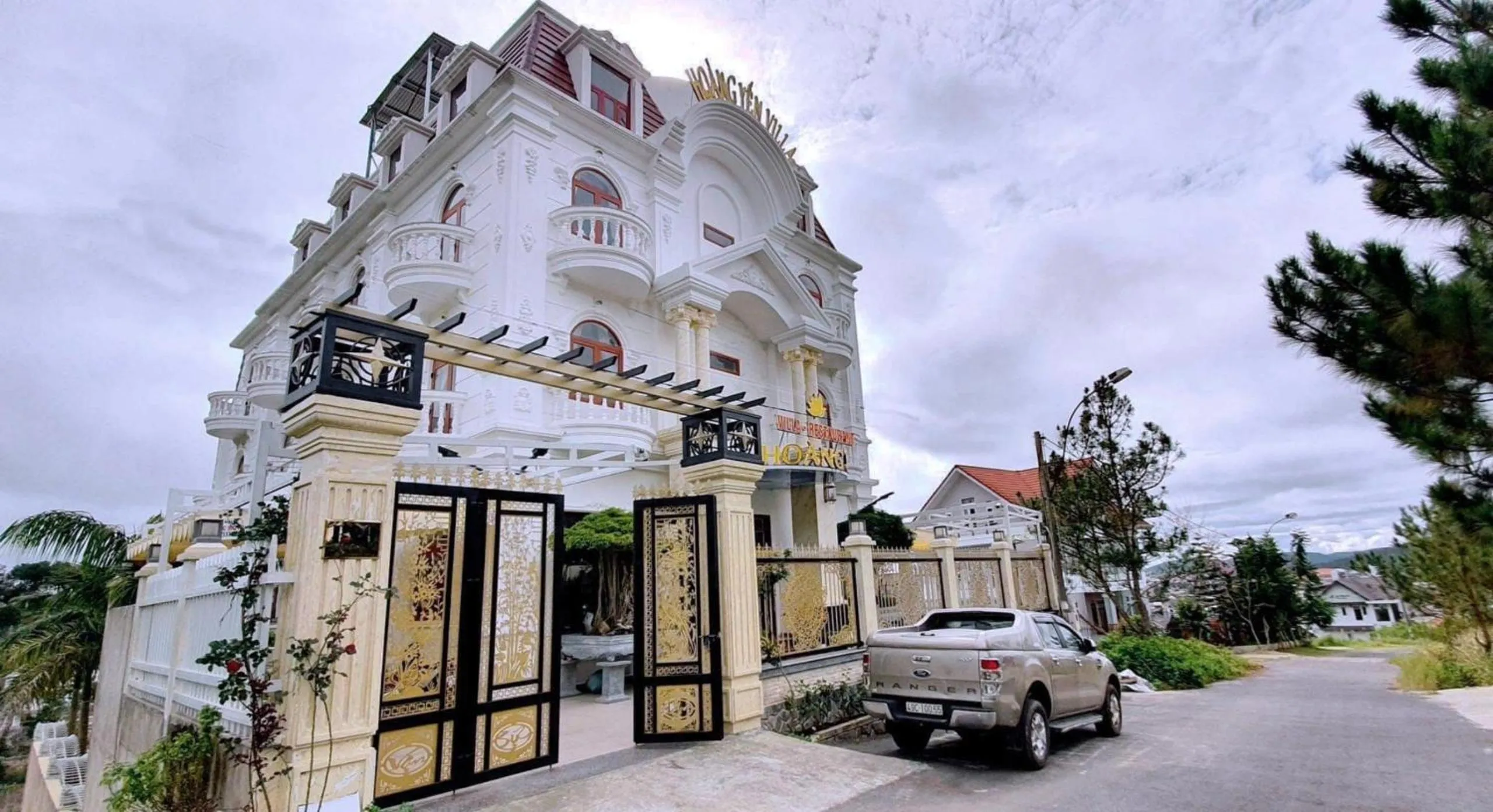 Property building in Hoàng Yến Villa Dalat