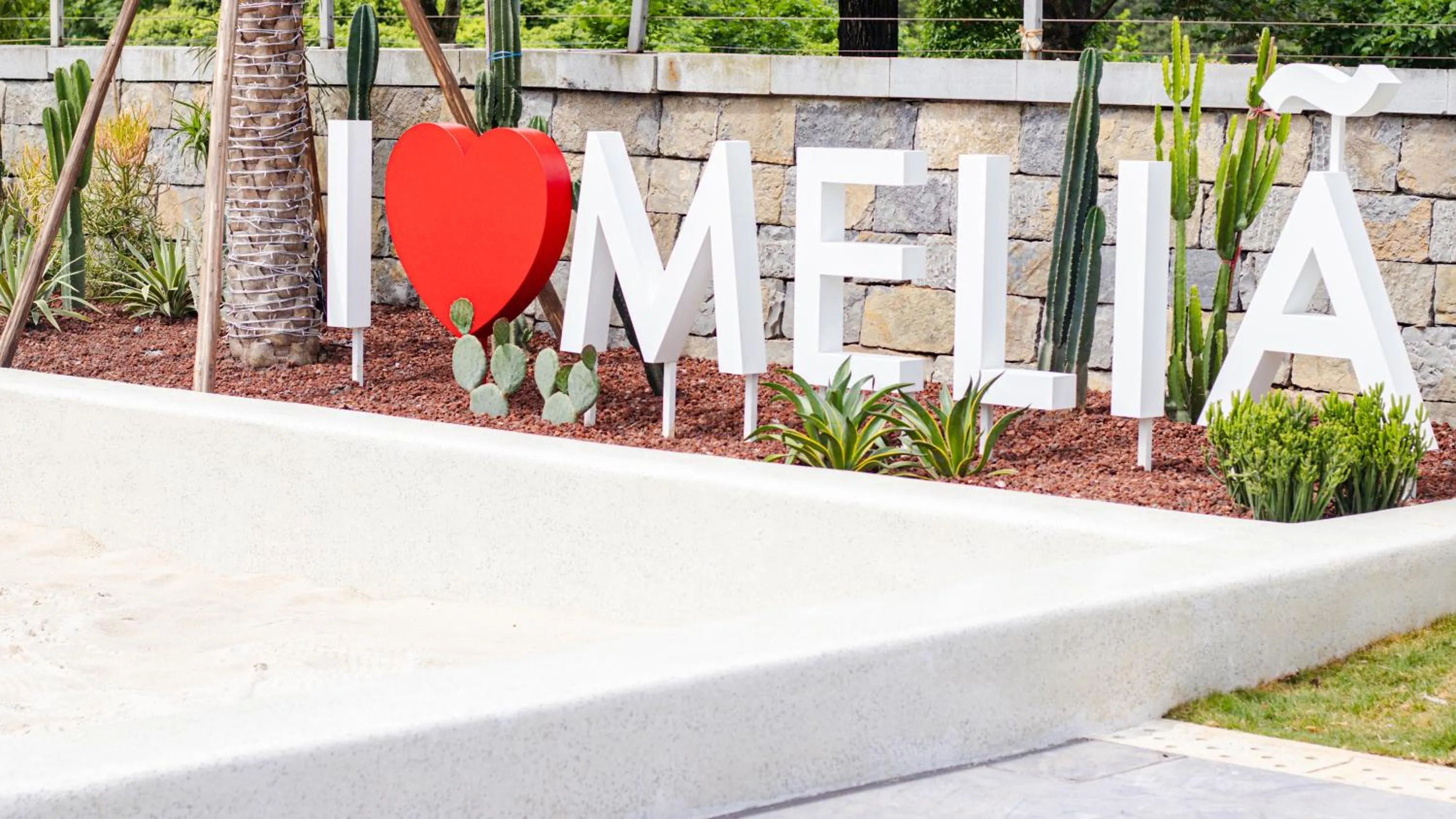 Swimming pool in Melia Chongqing