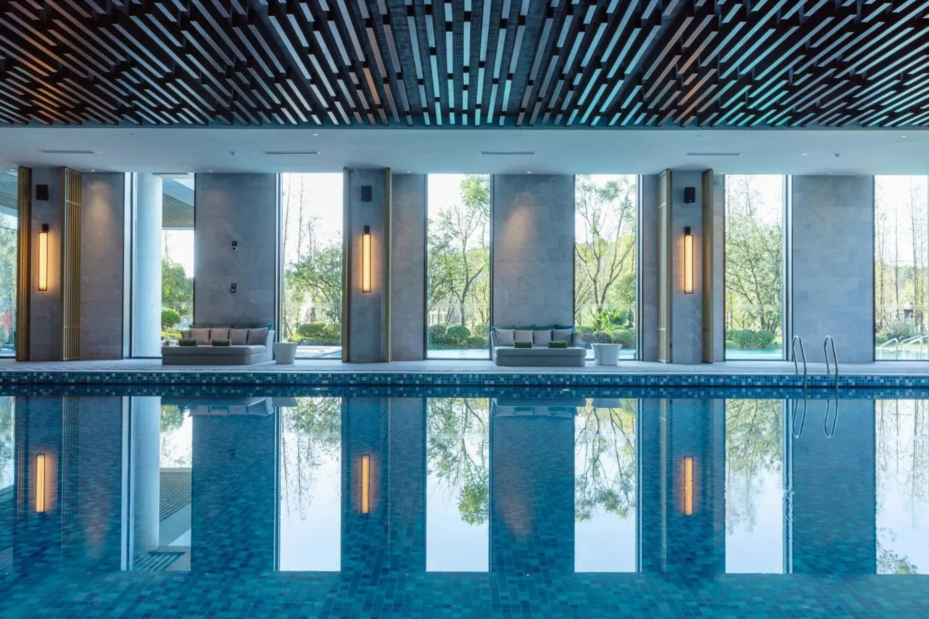 Swimming pool in Melia Chongqing Swimming pool in Melia Chongqing