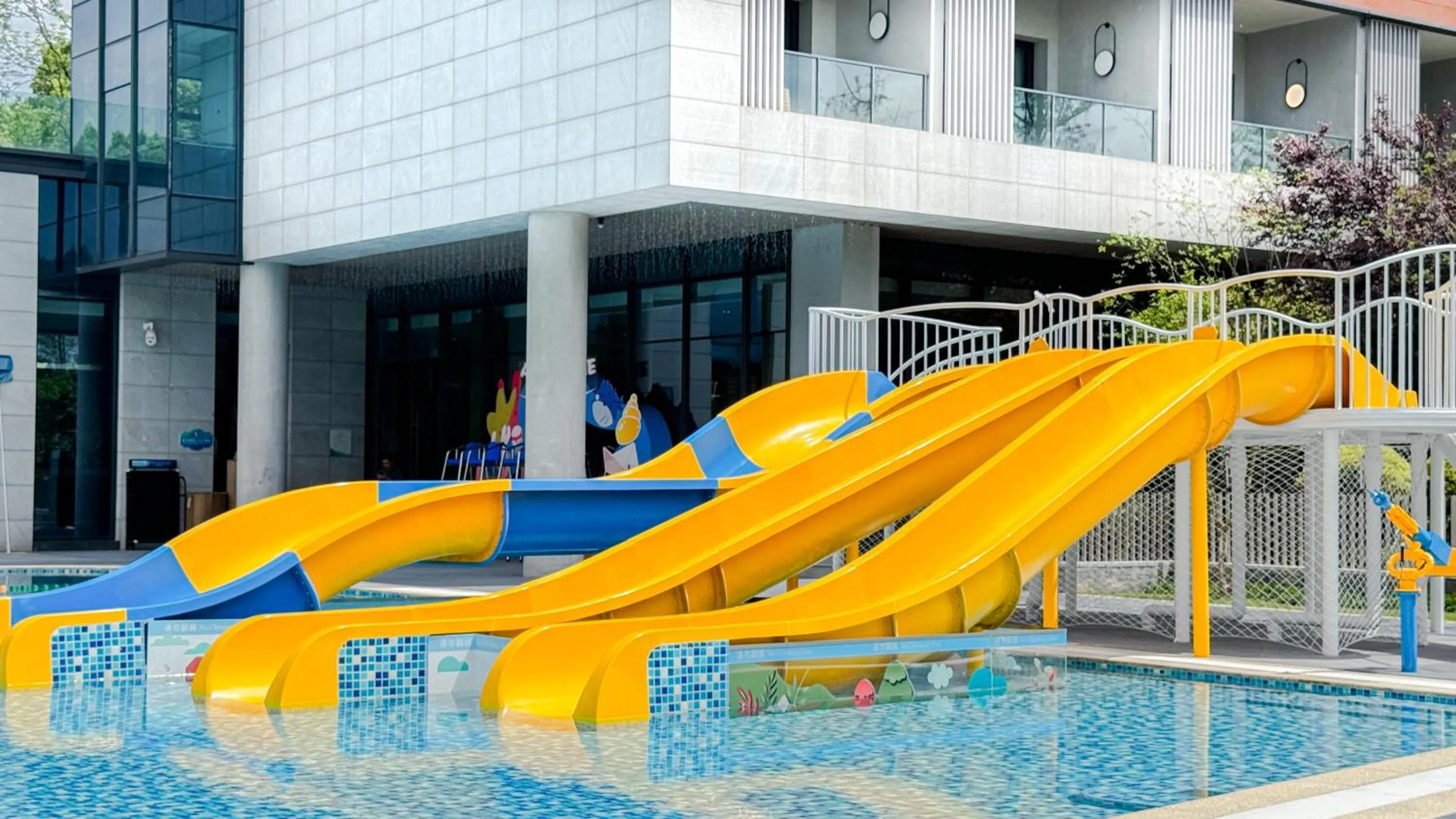 Swimming pool in Melia Chongqing