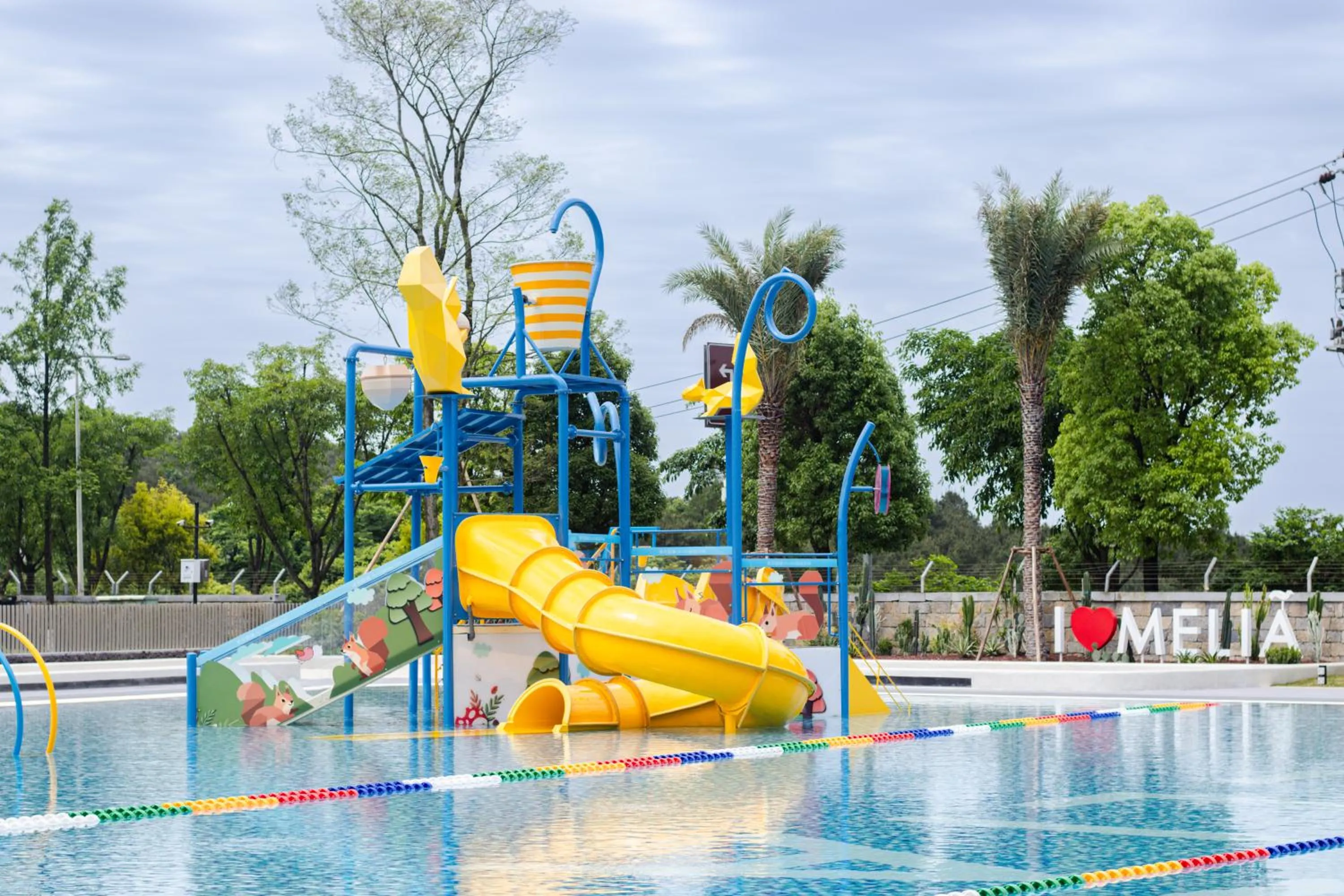 Swimming pool in Melia Chongqing
