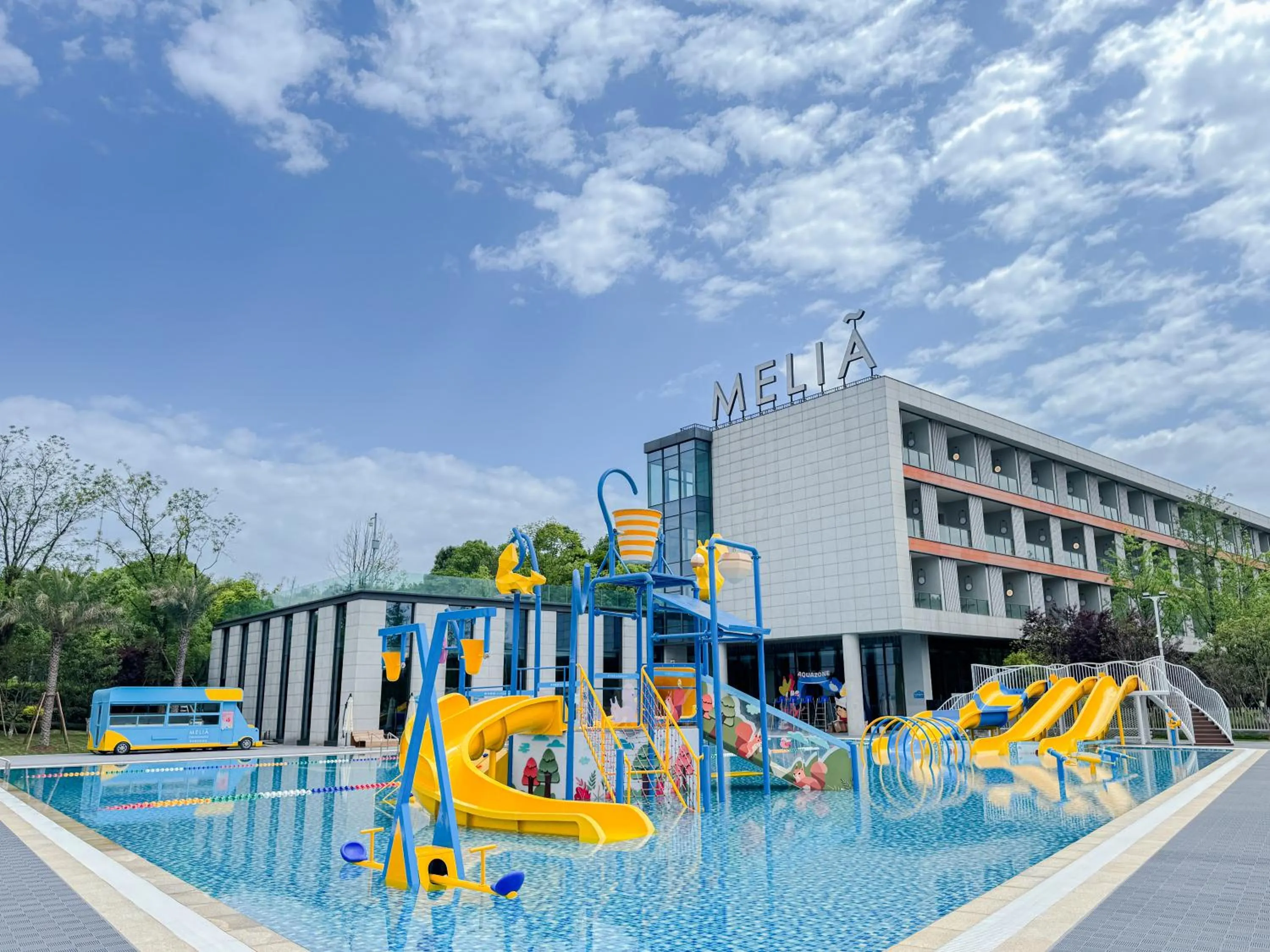 Swimming pool in Melia Chongqing