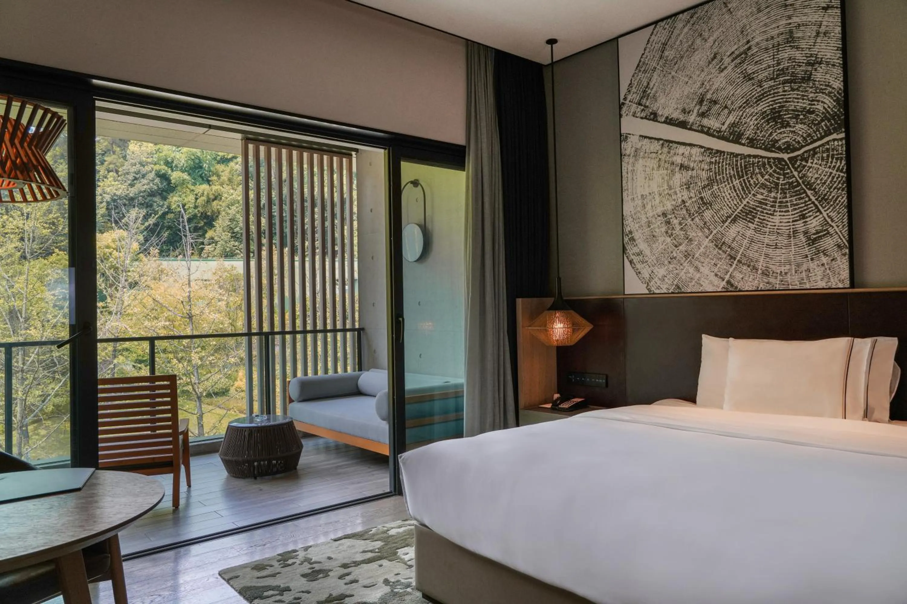 Photo of the whole room, Bed in Melia Chongqing