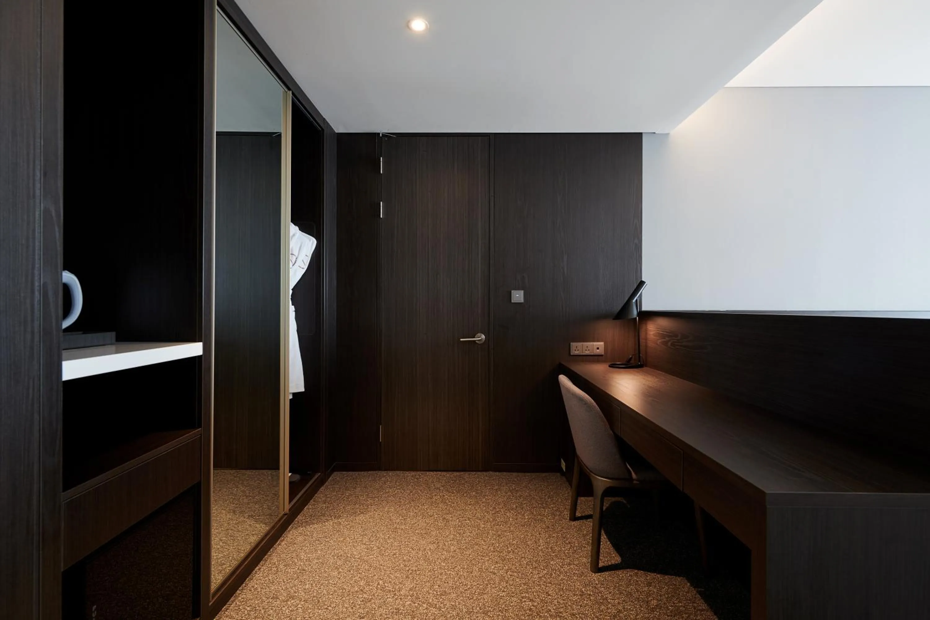 Seating area, Bed in Nine Tree by Parnas Seoul Pangyo