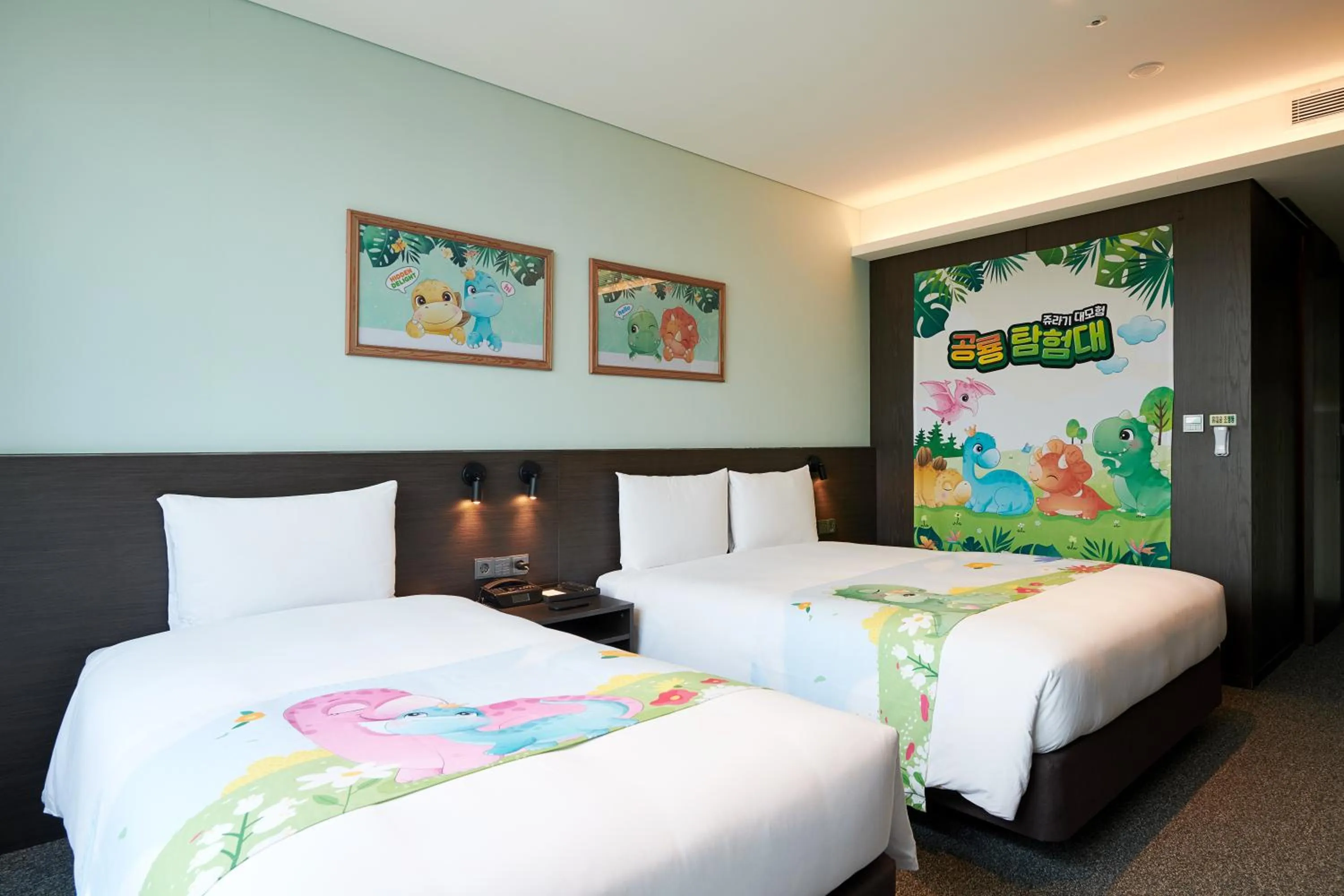 Bed in Nine Tree by Parnas Seoul Pangyo