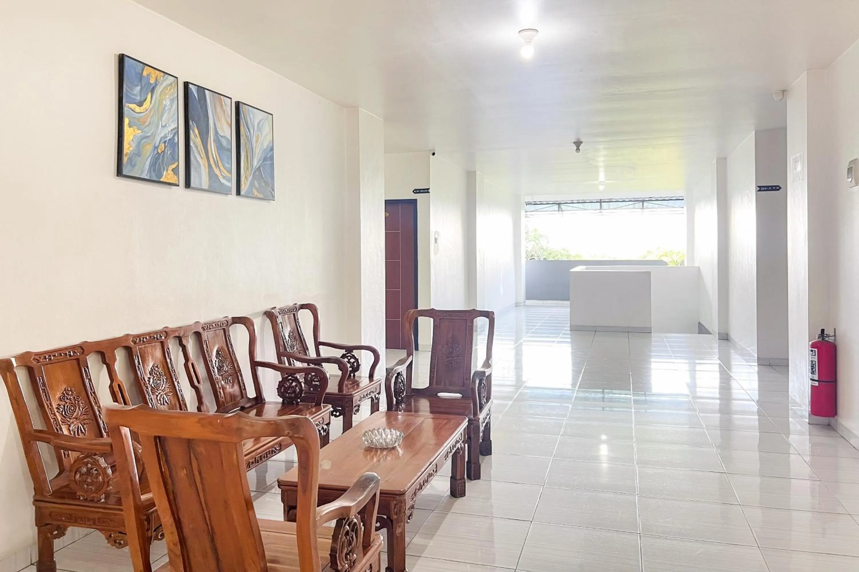 Seating area in RedDoorz at Vall Guest House Balikpapan