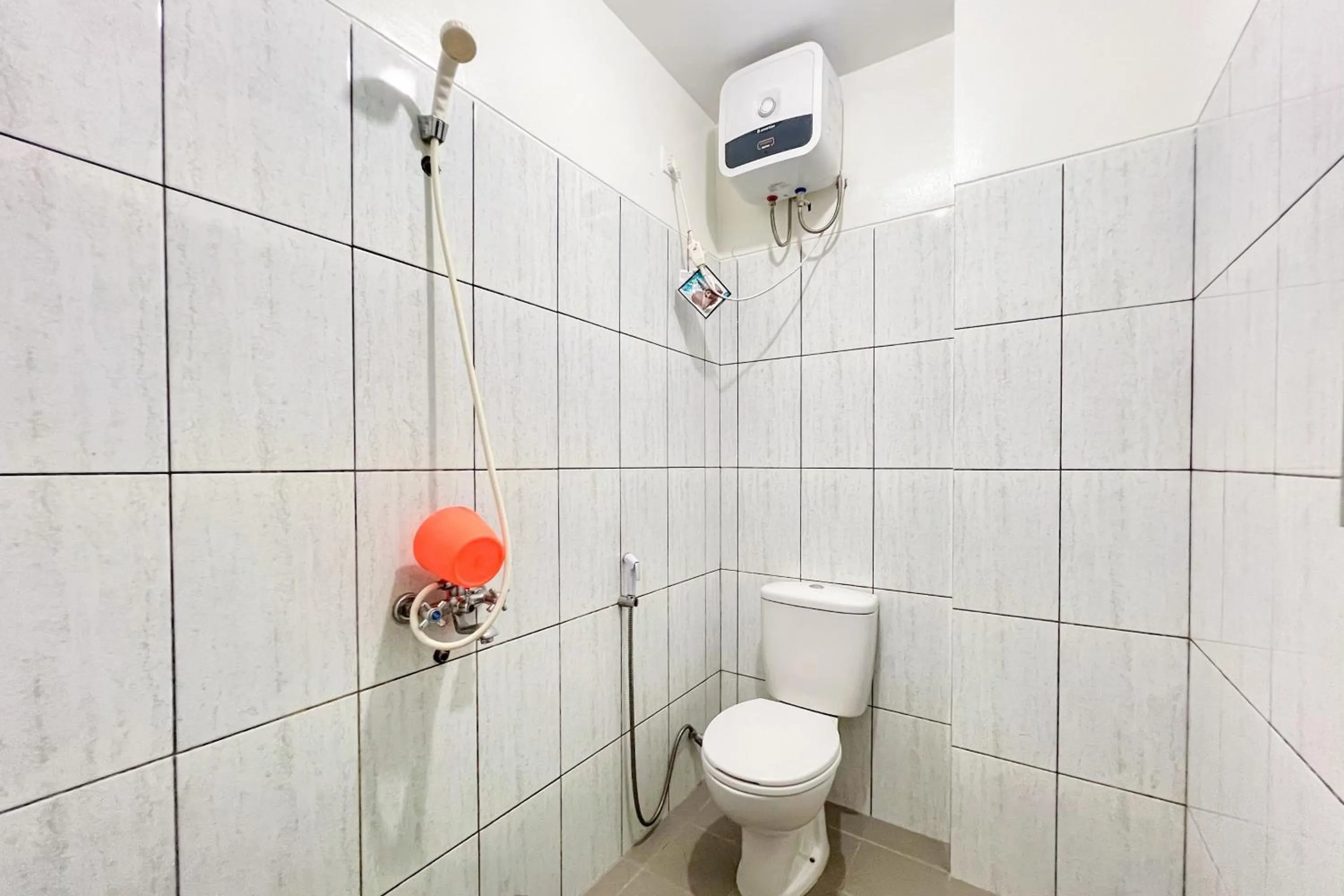 Bathroom in RedDoorz at Vall Guest House Balikpapan