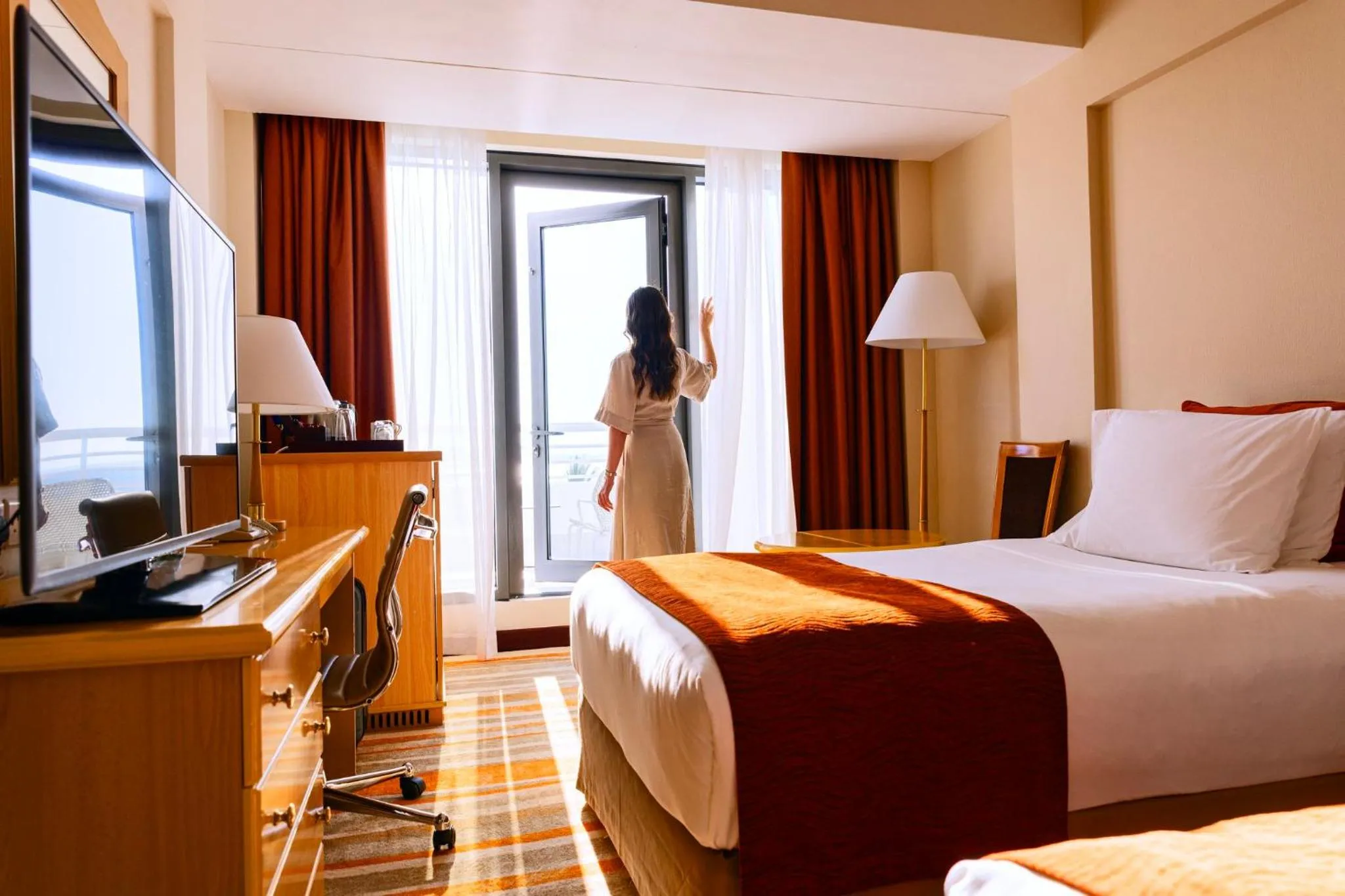 Photo of the whole room, Bed in Crowne Plaza Muscat by IHG