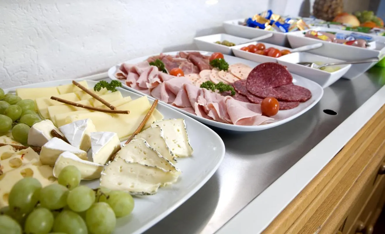 Dining area in Alpina Hotel