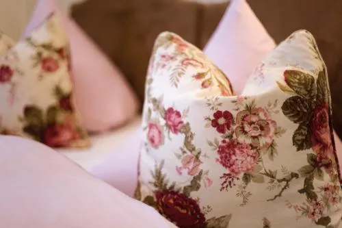 Bedroom, Bed in Alpina Hotel