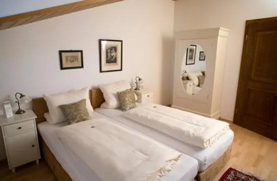 Bedroom, Bed in Alpina Hotel