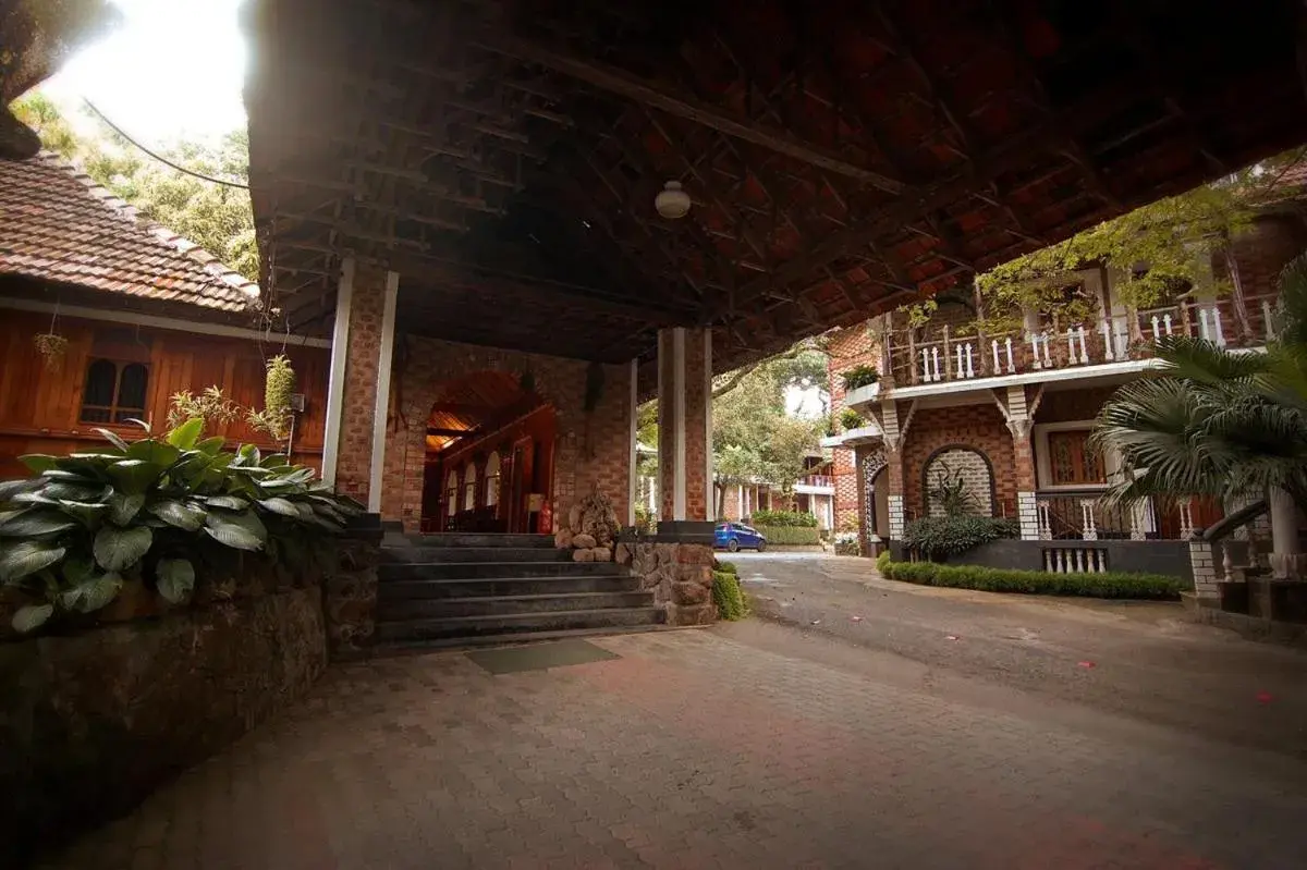 Facade/entrance in Hotel Ambadi Facade/entrance in Hotel Ambadi