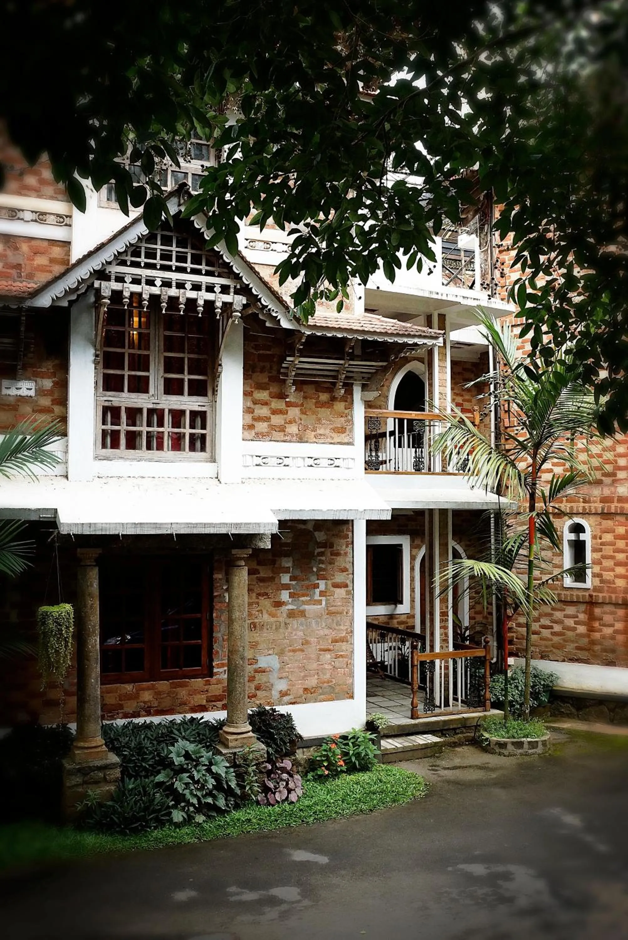 Restaurant/places to eat in Hotel Ambadi