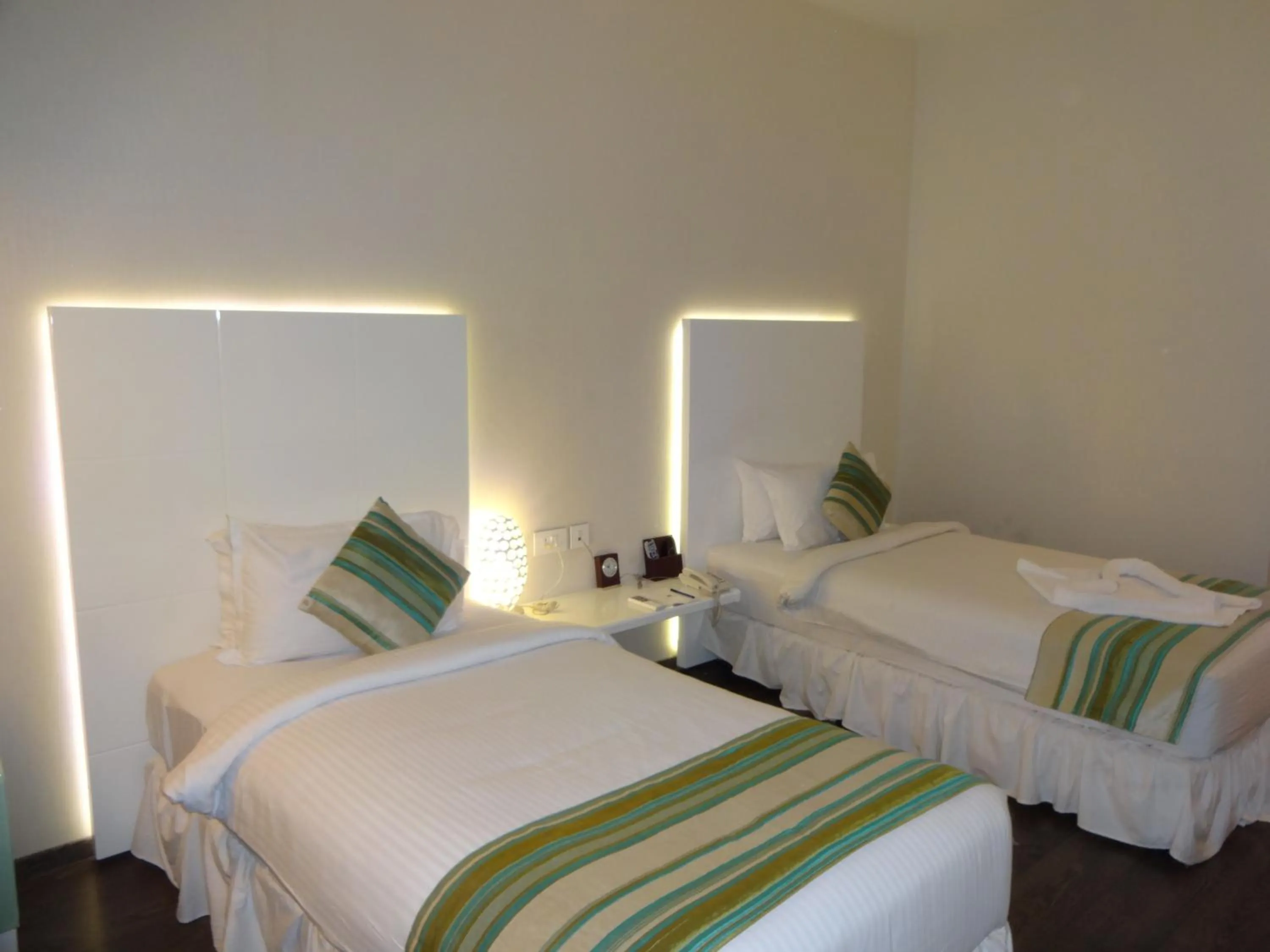 cot, Bed in The Arcadia