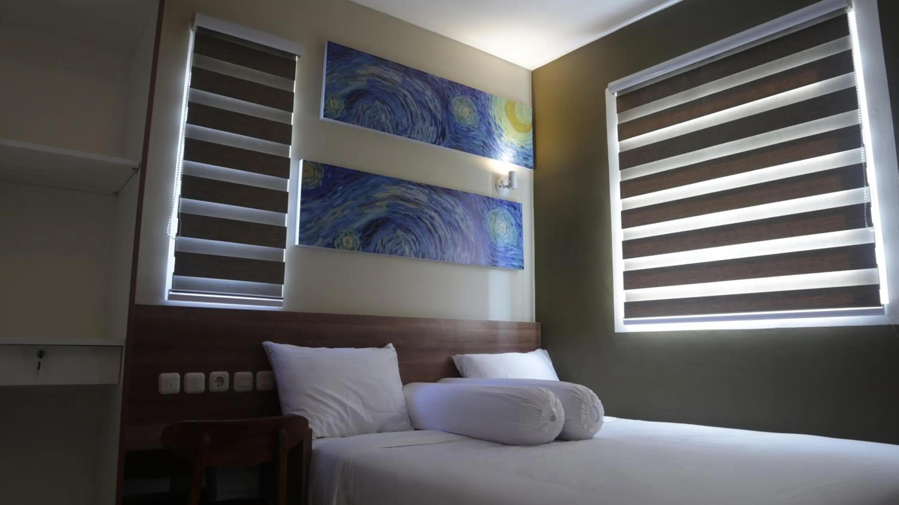 Bed in DJURAGAN KAMAR SLIPI