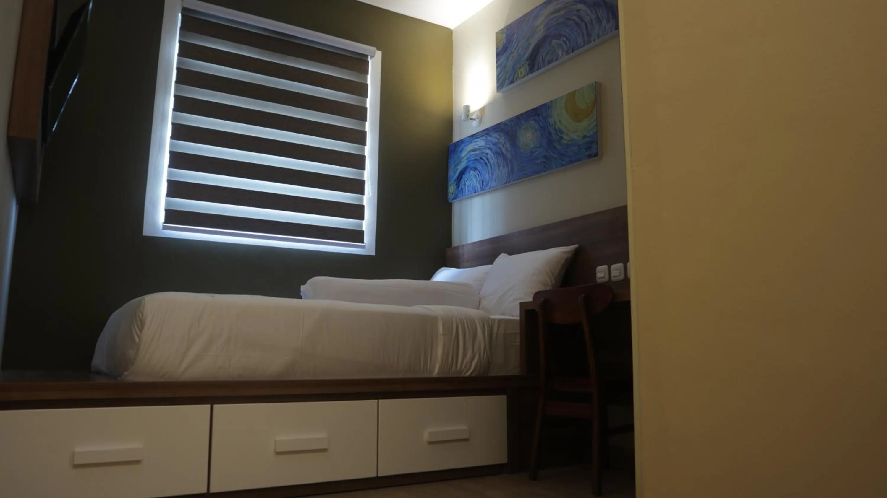 Bed in DJURAGAN KAMAR SLIPI