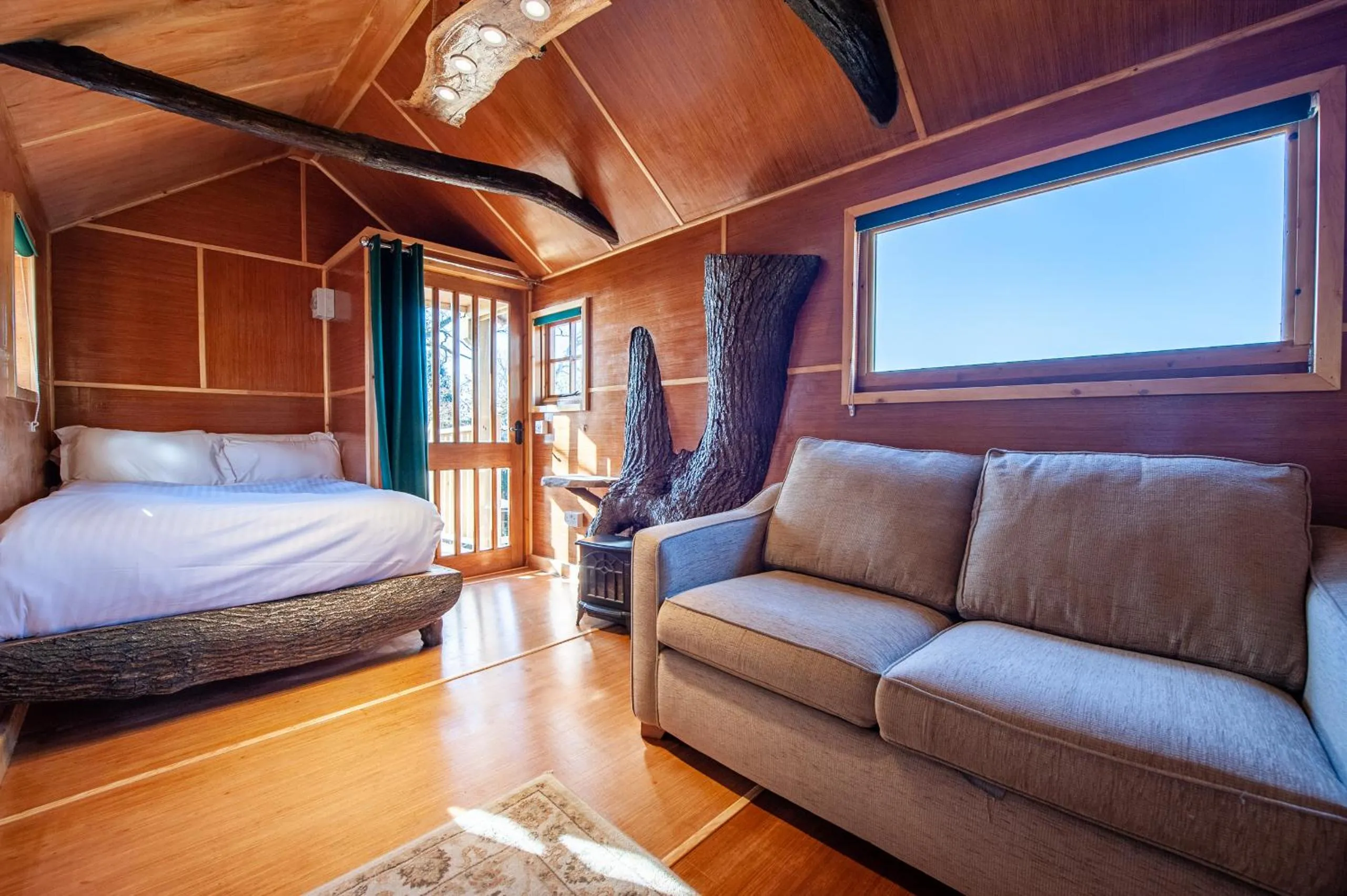 Lounge or bar, Bed in Oakside Tree Tops