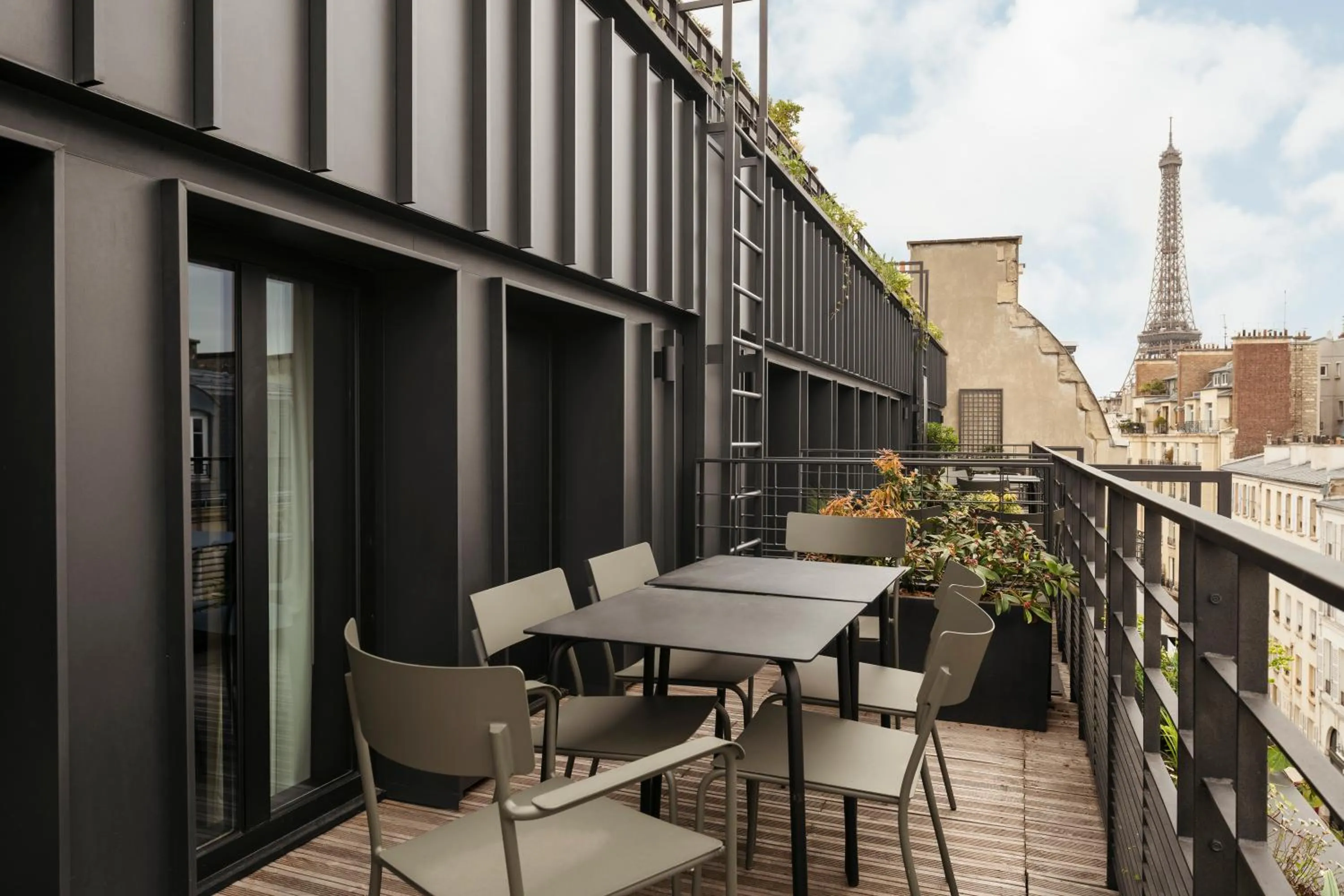 Patio in My Maison In Paris Invalides