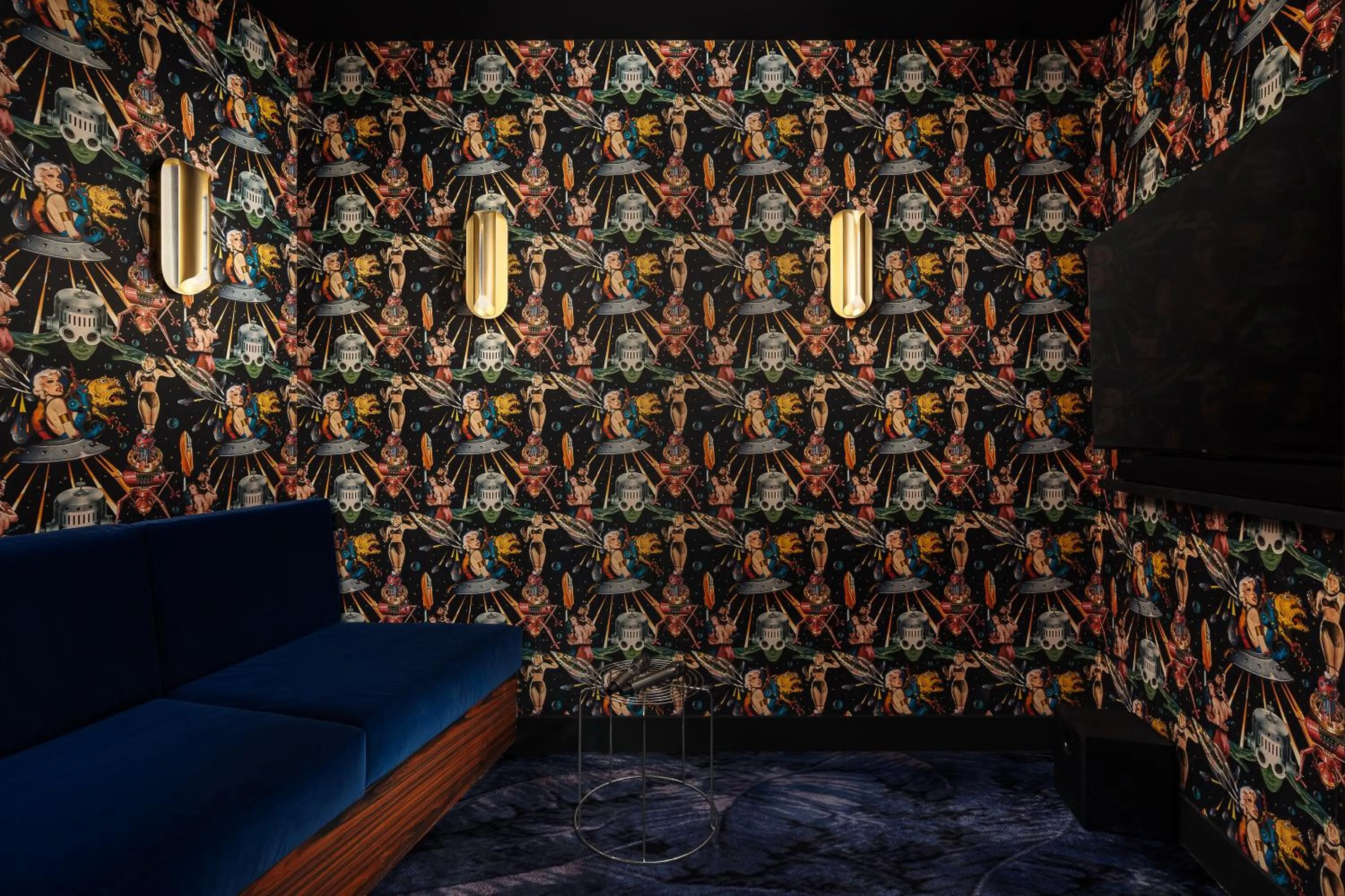 Karaoke in My Maison In Paris Invalides