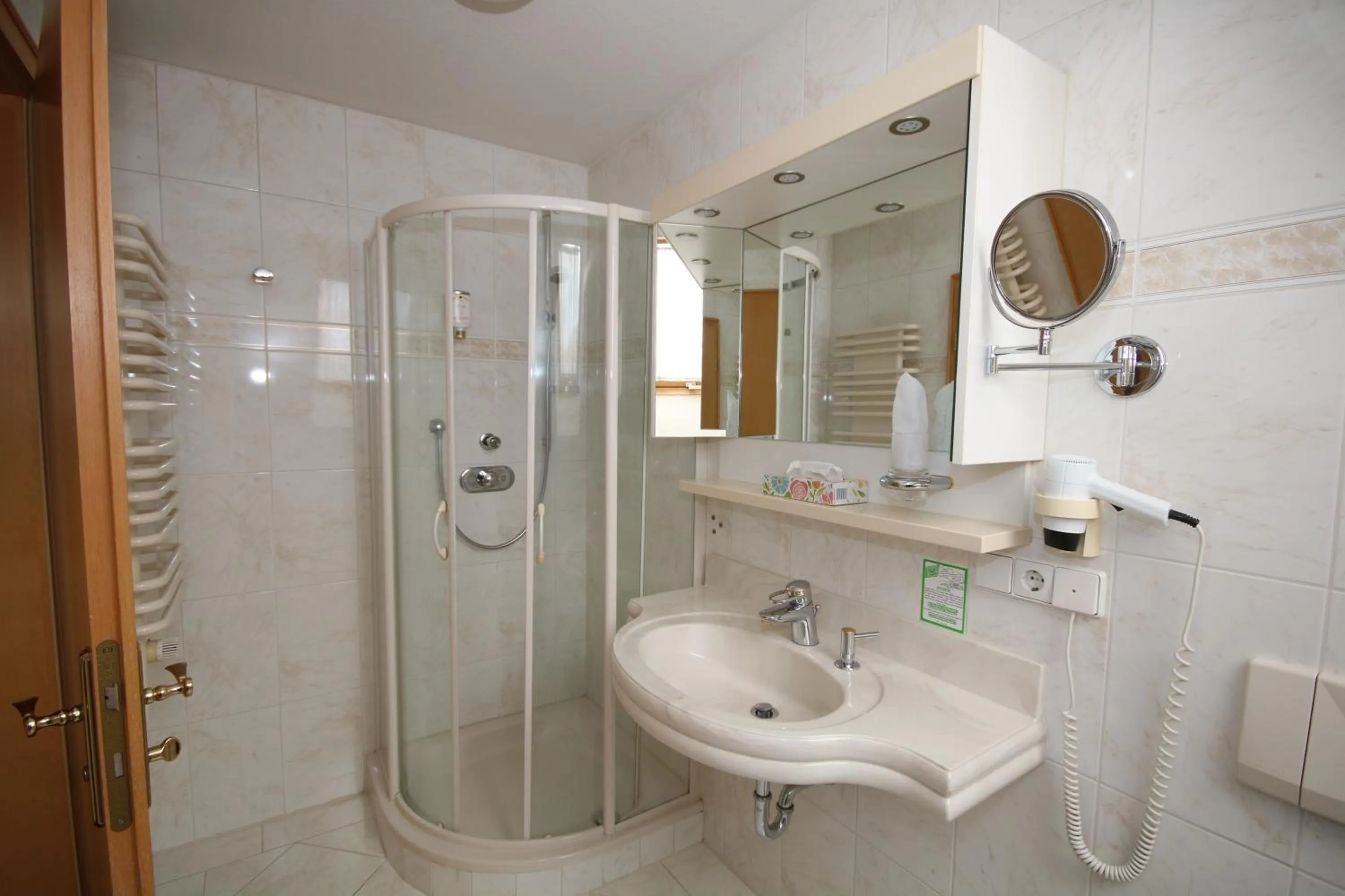 Shower in Hotel-Restaurant Hirsch