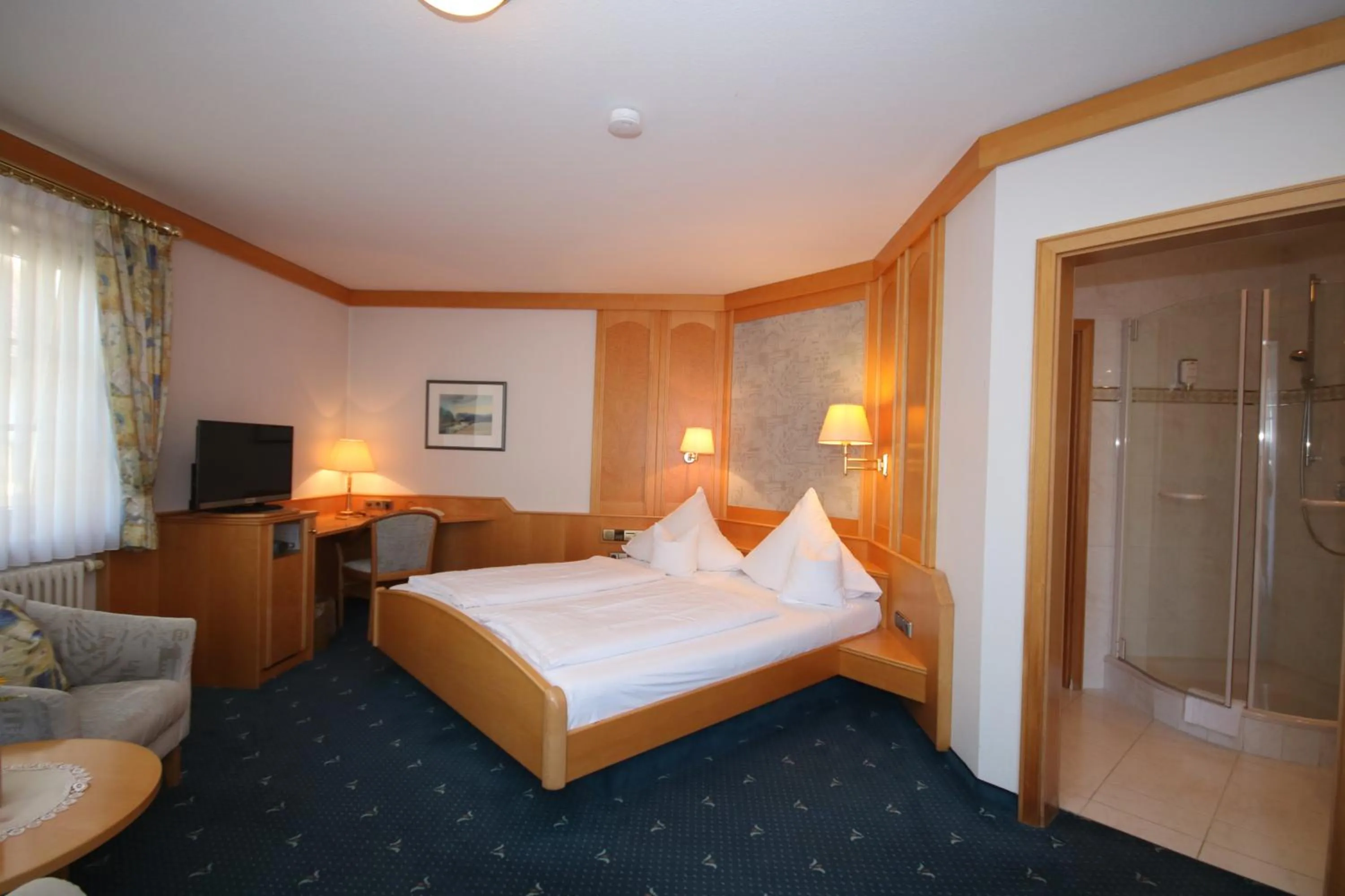 Photo of the whole room, Bed in Hotel-Restaurant Hirsch