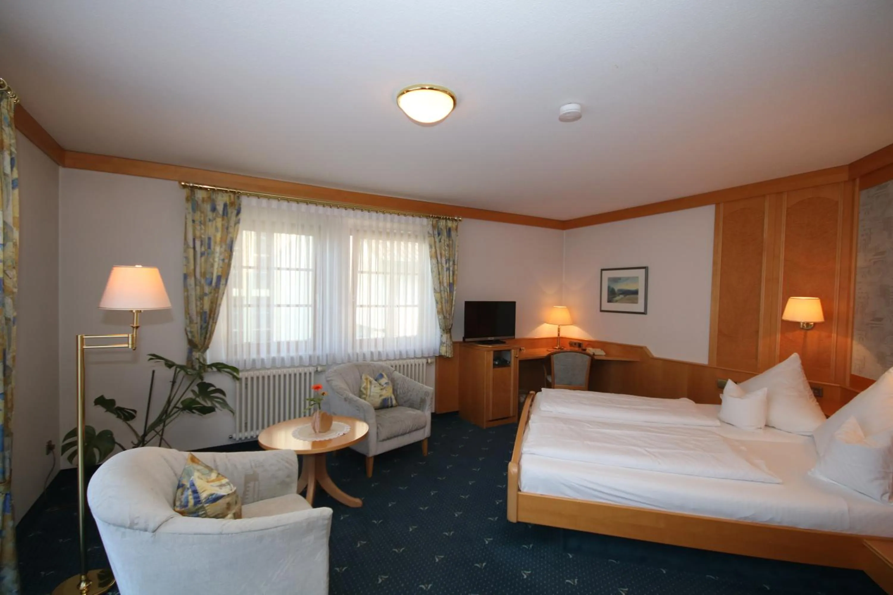 Photo of the whole room, Bed in Hotel-Restaurant Hirsch