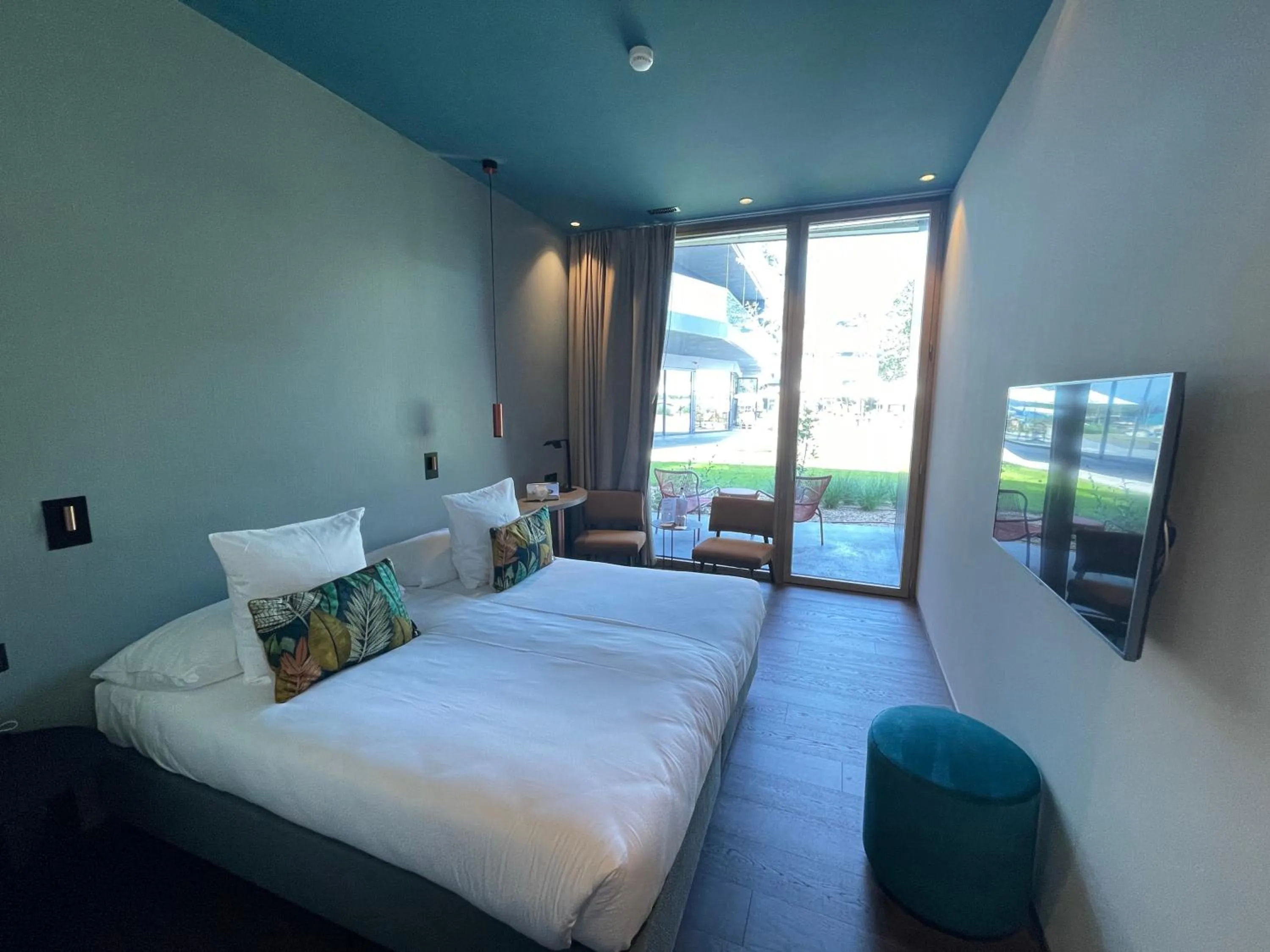 Bedroom in Hôtel Restaurant Port-Conty