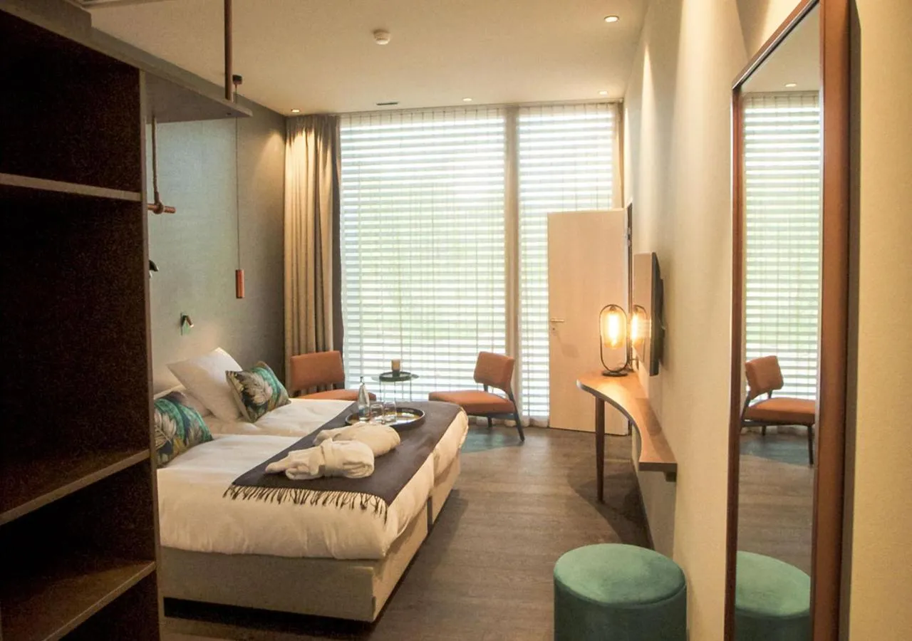 Photo of the whole room in Hôtel Restaurant Port-Conty